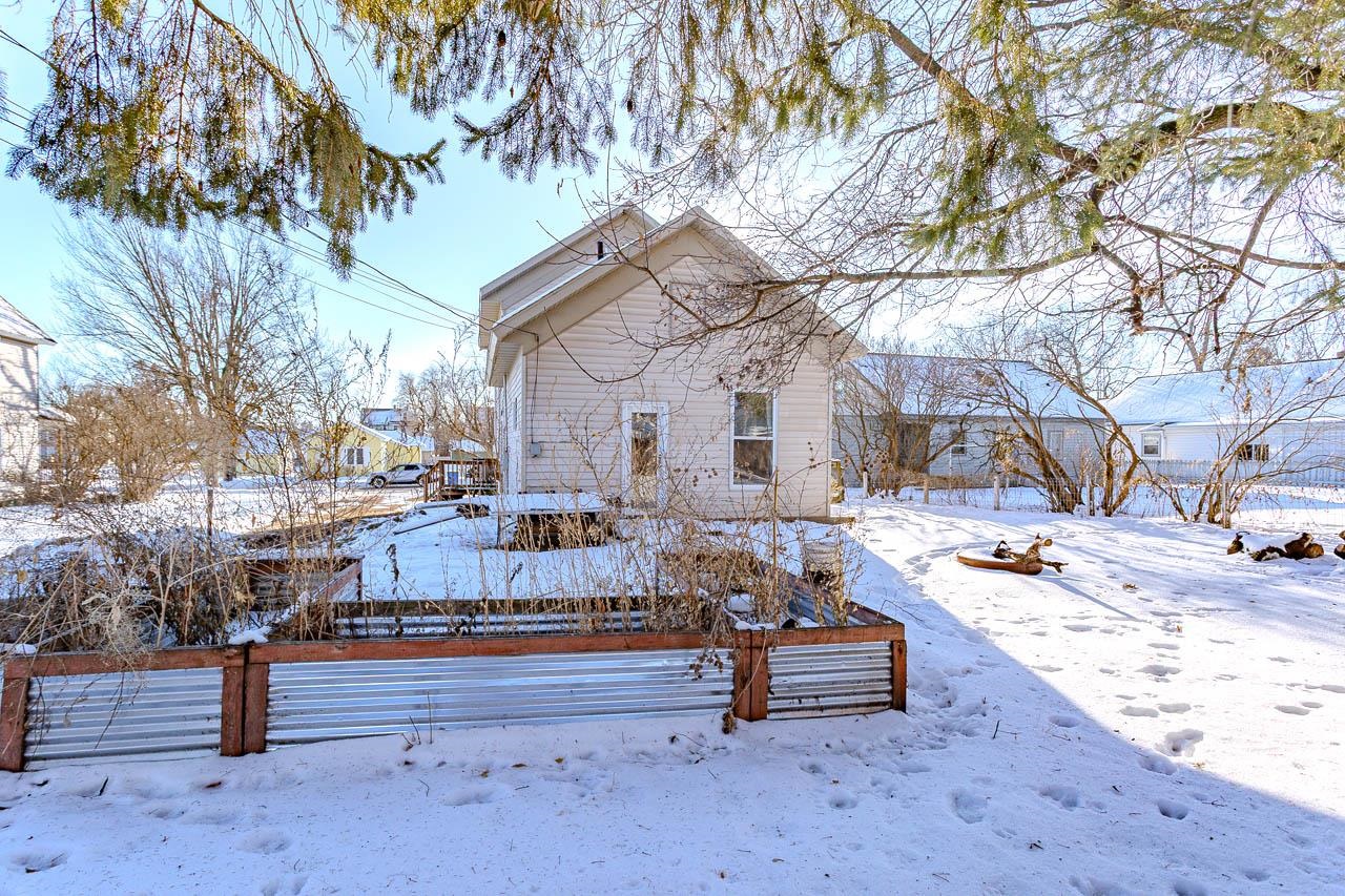 1706 E 1ST STREET, Merrill, Wisconsin 54452, 3 Bedrooms Bedrooms, ,2 BathroomsBathrooms,Residential,For Sale,1706 E 1ST STREET,22505782