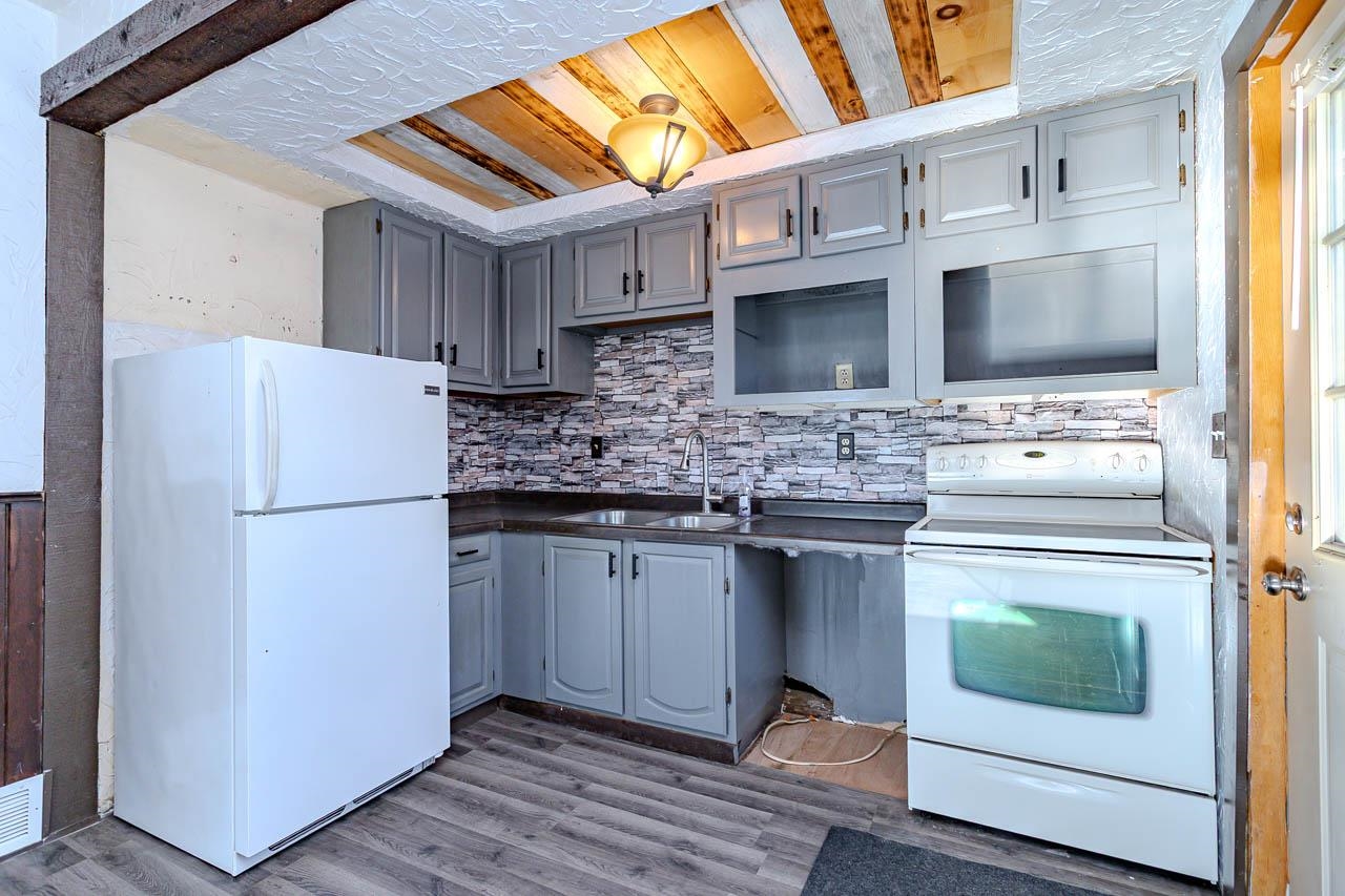 1706 E 1ST STREET, Merrill, Wisconsin 54452, 3 Bedrooms Bedrooms, ,2 BathroomsBathrooms,Residential,For Sale,1706 E 1ST STREET,22505782