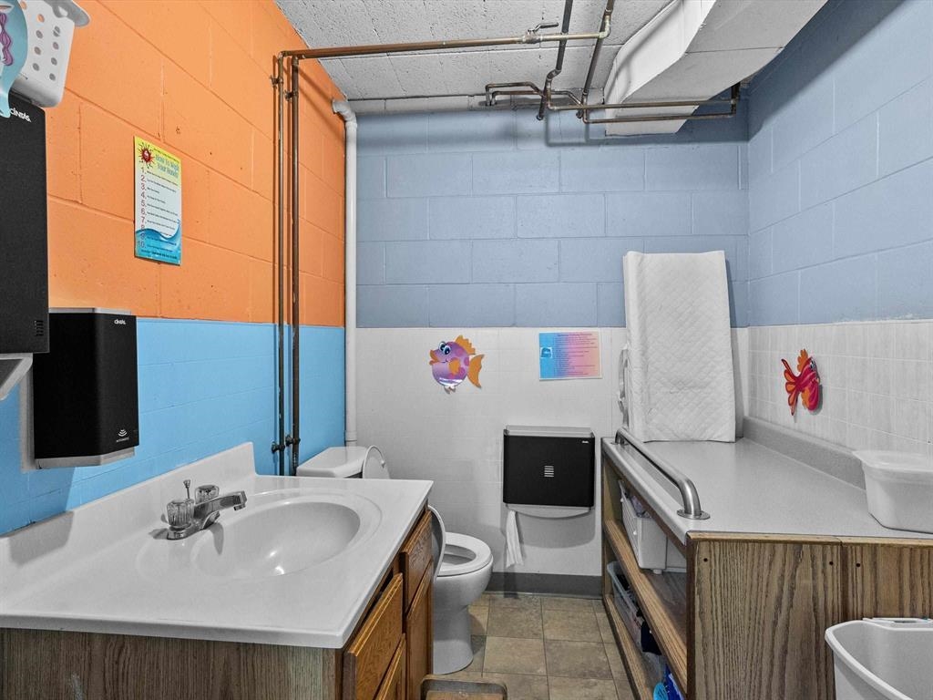1017 W LAUREL STREET, Marshfield, Wisconsin 54449, ,Commercial/industrial,For Sale,1017 W LAUREL STREET,22505793