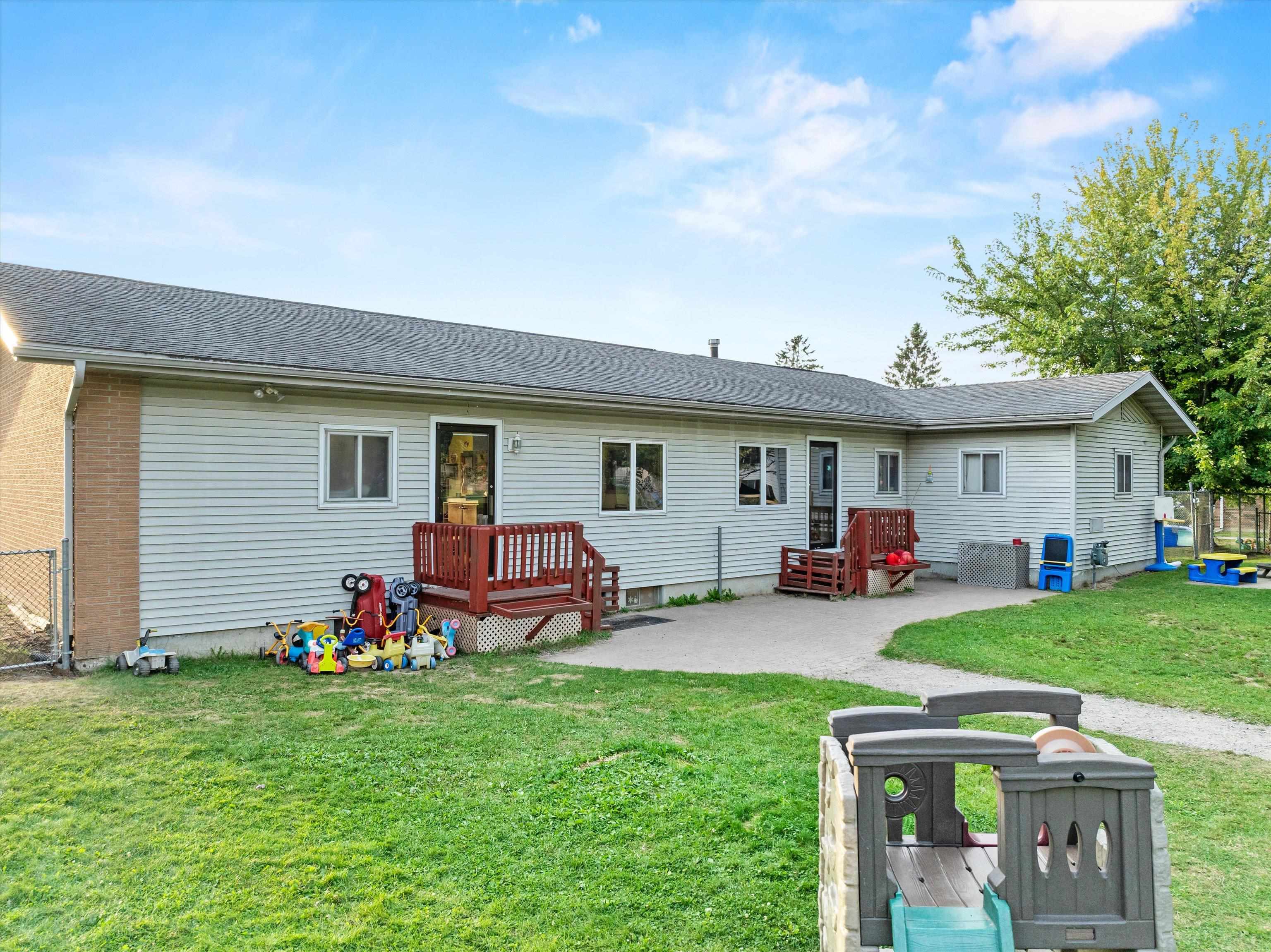 1017 W LAUREL STREET, Marshfield, Wisconsin 54449, ,Commercial/industrial,For Sale,1017 W LAUREL STREET,22505793
