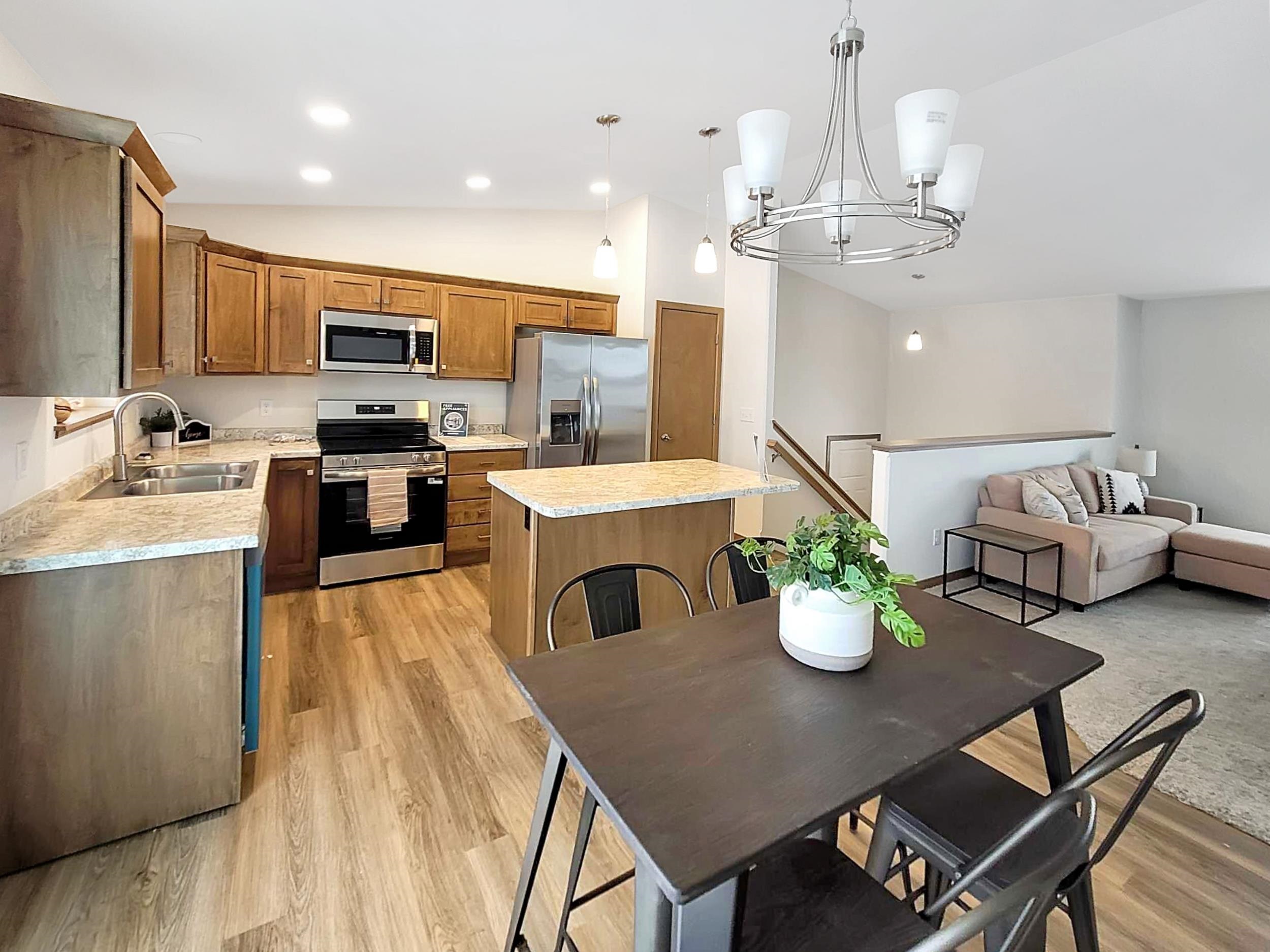 2104 S COTTONWOOD AVENUE, Marshfield, Wisconsin 54449, 3 Bedrooms Bedrooms, ,2 BathroomsBathrooms,Residential,For Sale,2104 S COTTONWOOD AVENUE,22505859