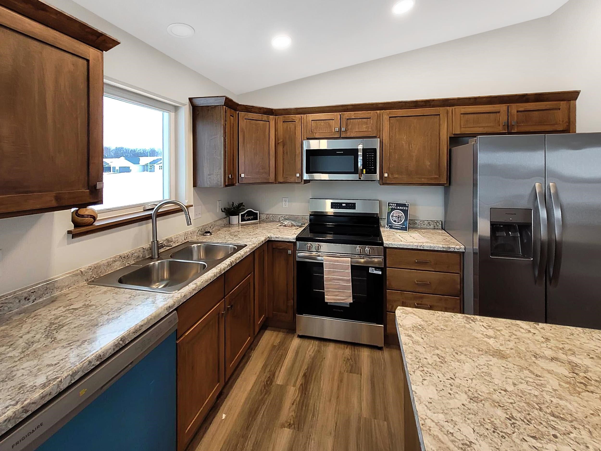 2104 S COTTONWOOD AVENUE, Marshfield, Wisconsin 54449, 3 Bedrooms Bedrooms, ,2 BathroomsBathrooms,Residential,For Sale,2104 S COTTONWOOD AVENUE,22505859