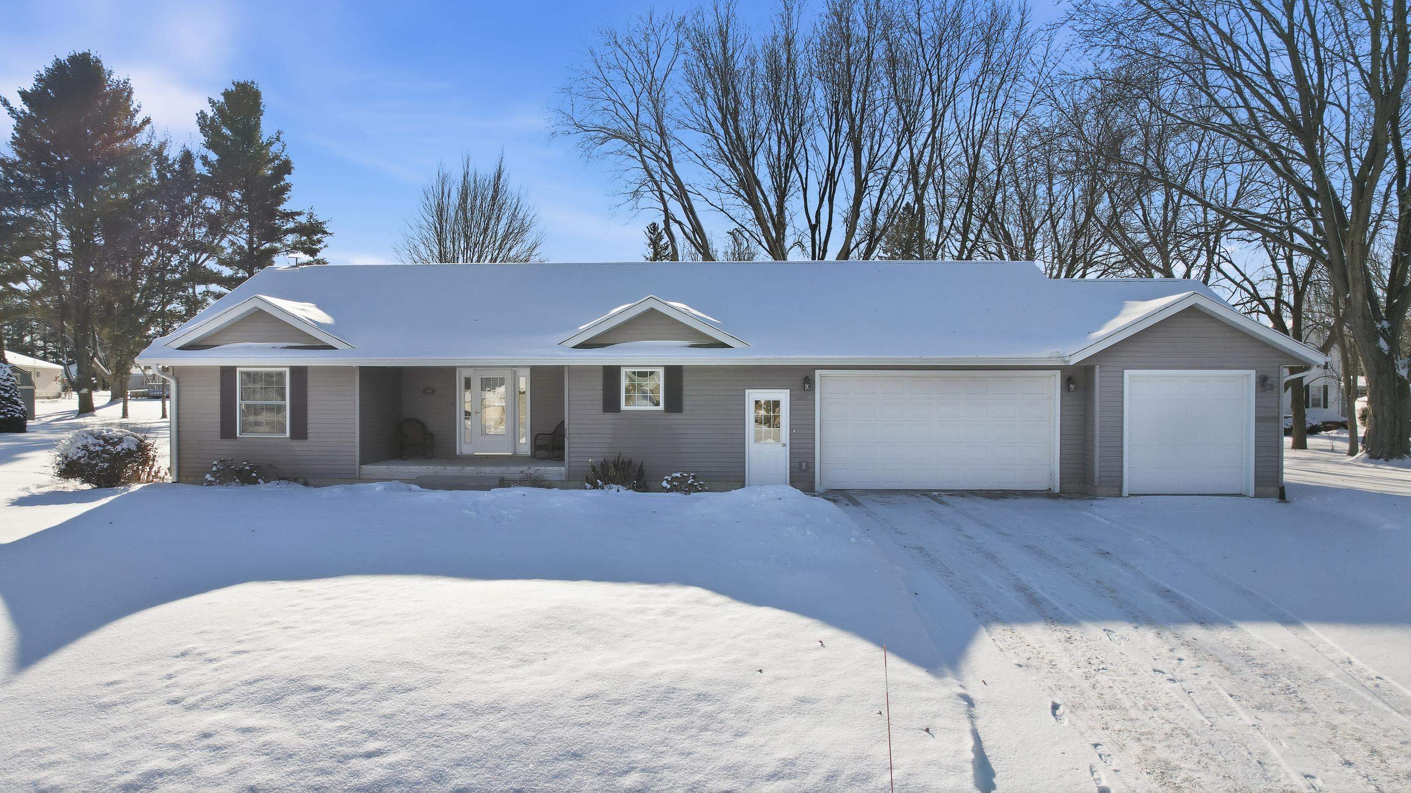 1610 E CLEVELAND STREET, Marshfield, Wisconsin 54449, 4 Bedrooms Bedrooms, ,3 BathroomsBathrooms,Residential,For Sale,1610 E CLEVELAND STREET,22600062