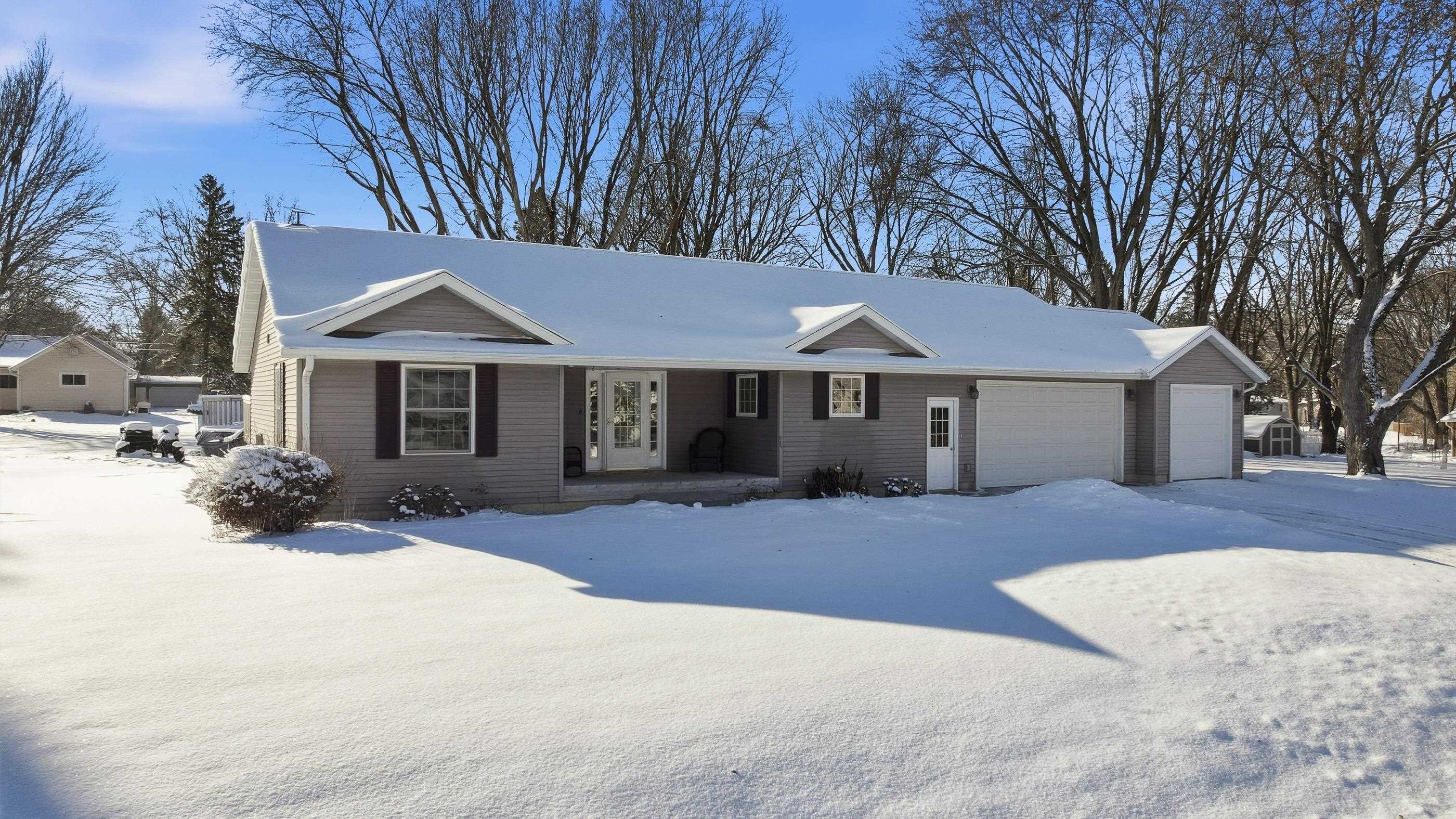 1610 E CLEVELAND STREET, Marshfield, Wisconsin 54449, 4 Bedrooms Bedrooms, ,3 BathroomsBathrooms,Residential,For Sale,1610 E CLEVELAND STREET,22600062