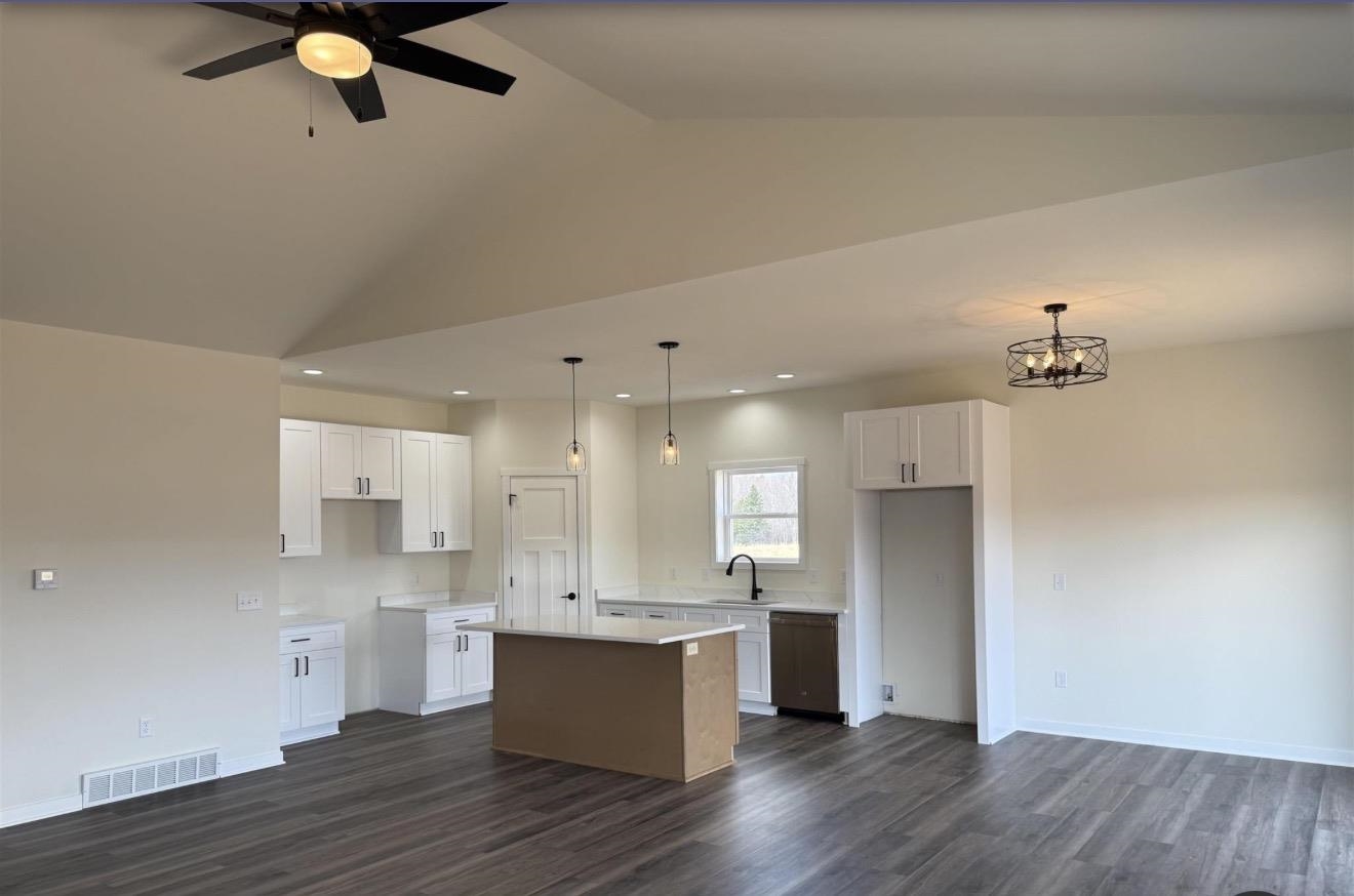 118125 BETTY DRIVE, Stratford, Wisconsin 54484, 3 Bedrooms Bedrooms, ,2 BathroomsBathrooms,Residential,For Sale,118125 BETTY DRIVE,22600097