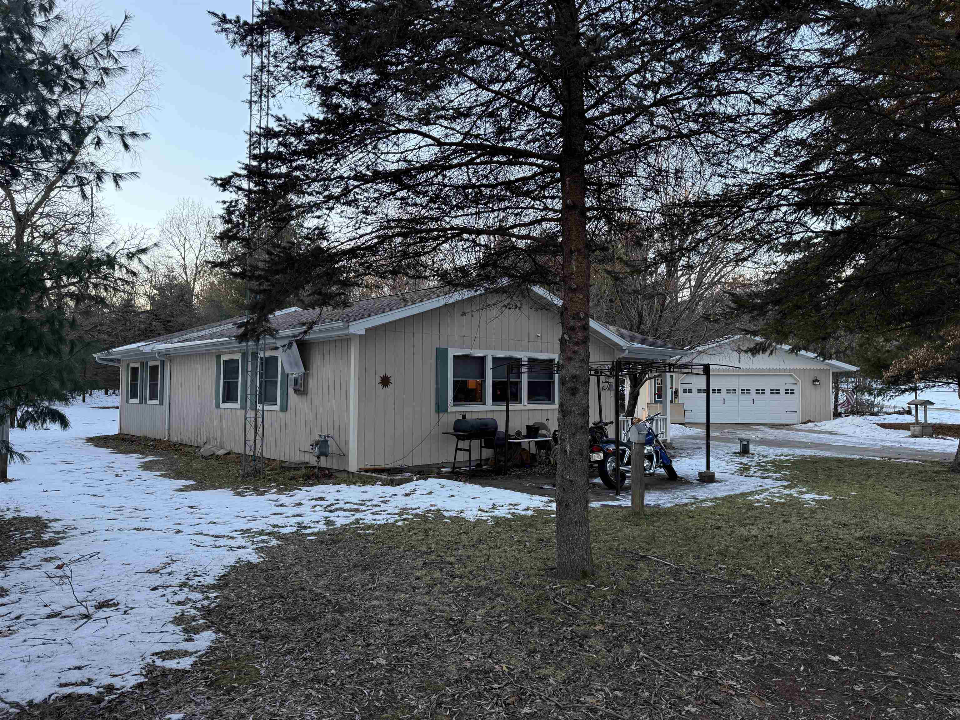 607 W WHISPERING CIRCLE, Redgranite, Wisconsin 54970, 3 Bedrooms Bedrooms, ,1 BathroomBathrooms,Residential,For Sale,607 W WHISPERING CIRCLE,22600115
