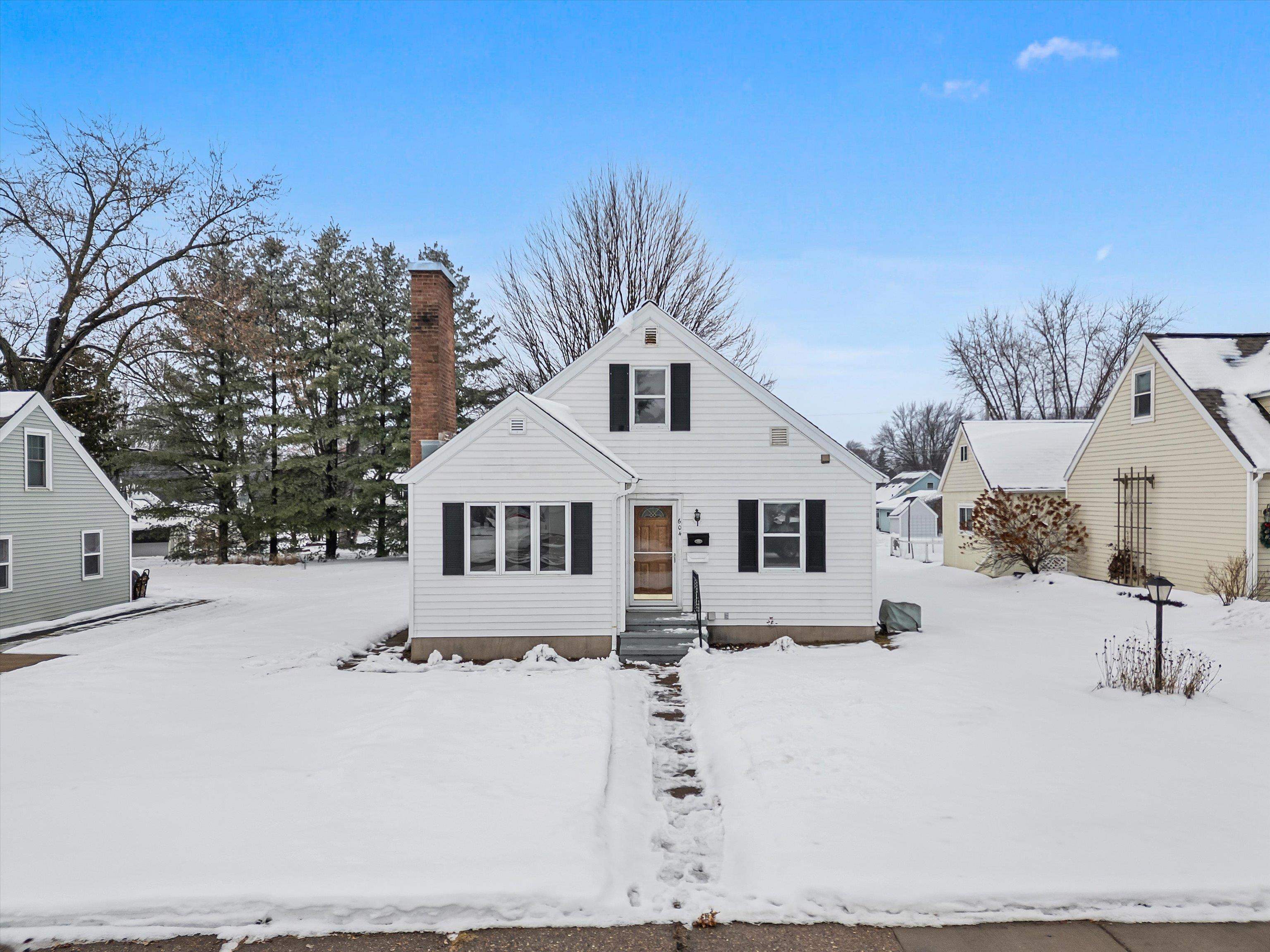 604 S APPLE AVENUE, Marshfield, Wisconsin 54449, 3 Bedrooms Bedrooms, ,1 BathroomBathrooms,Residential,For Sale,604 S APPLE AVENUE,22600129