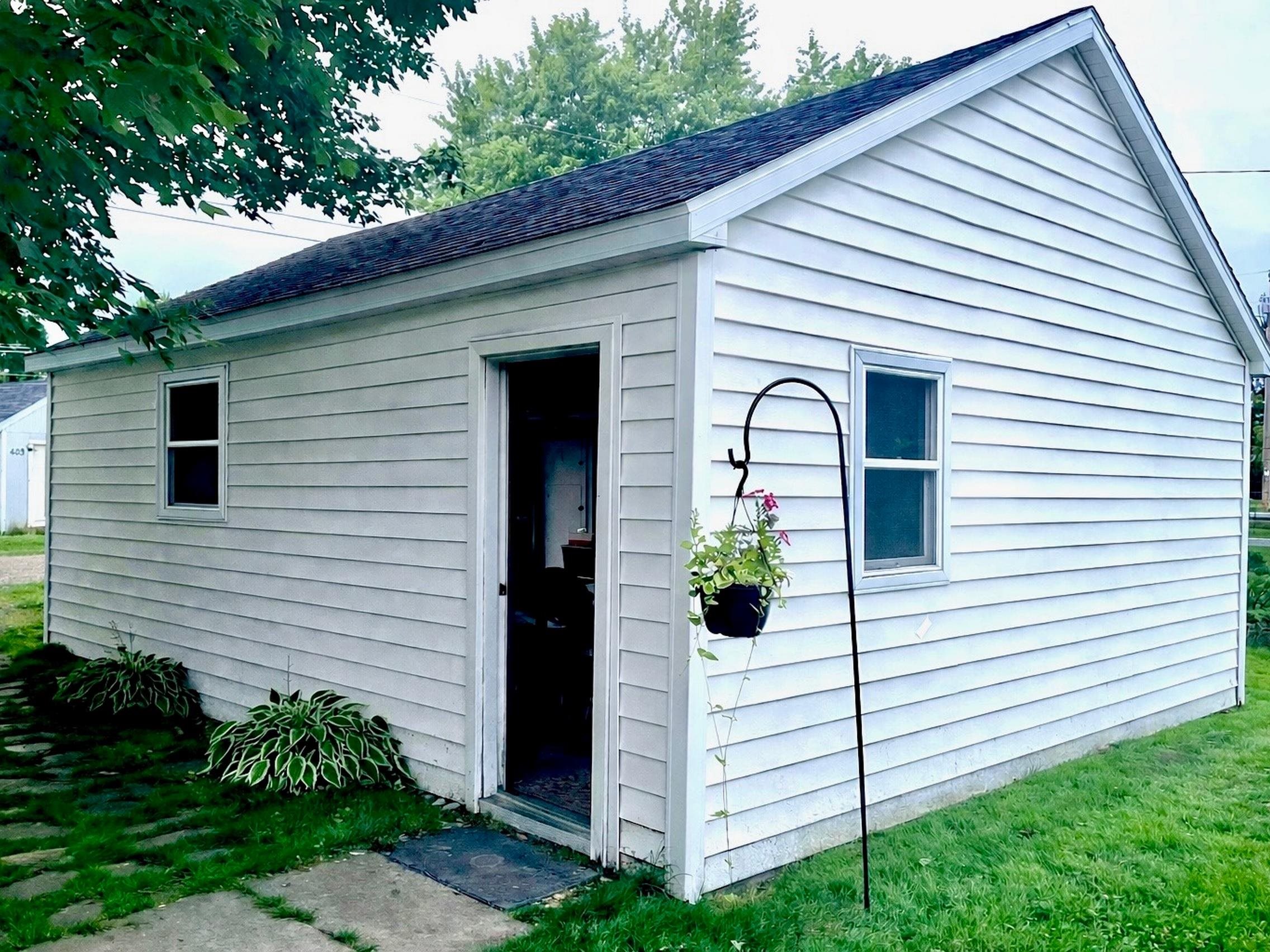 604 S APPLE AVENUE, Marshfield, Wisconsin 54449, 3 Bedrooms Bedrooms, ,1 BathroomBathrooms,Residential,For Sale,604 S APPLE AVENUE,22600129