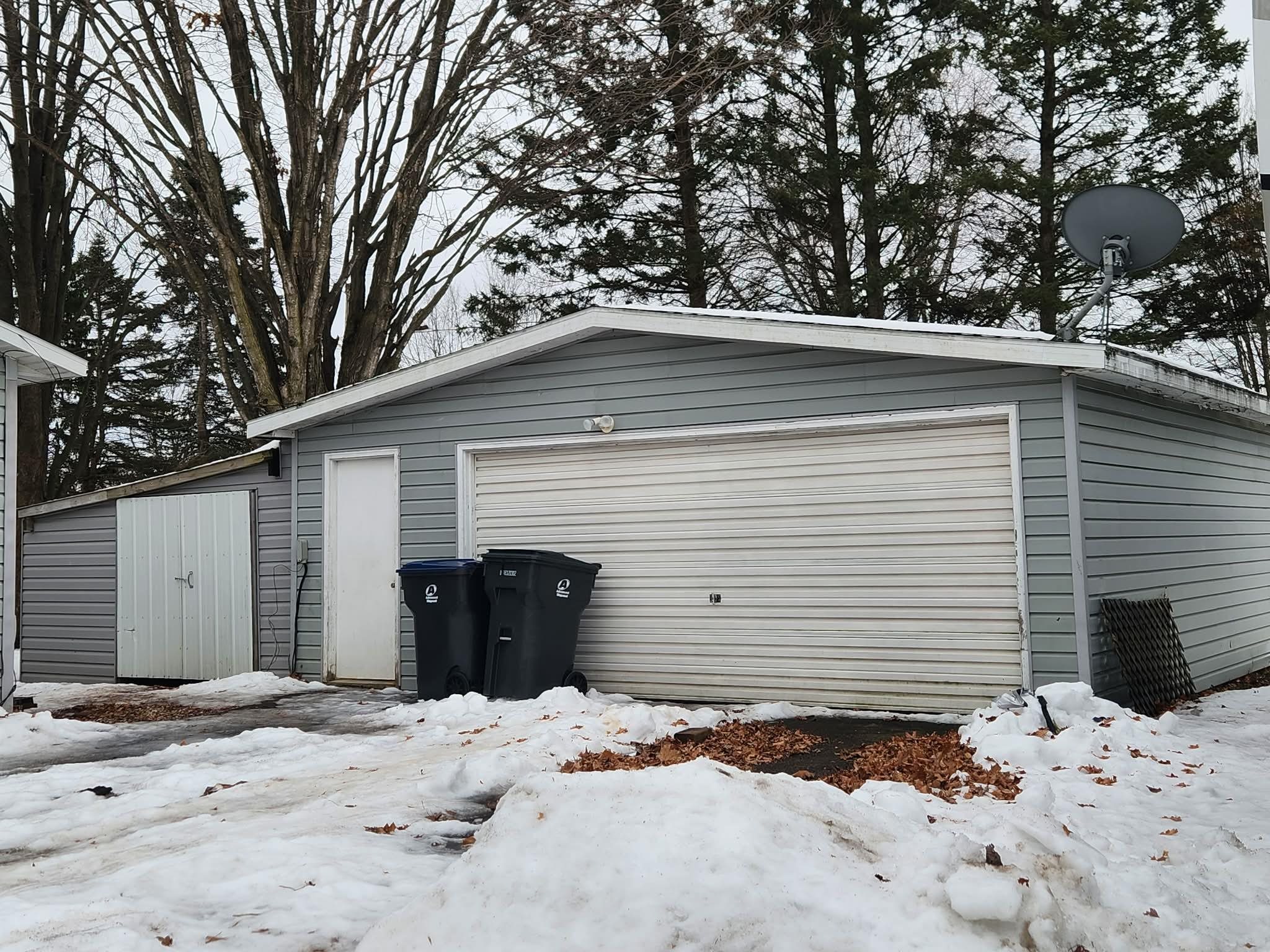 305 W ROBERTS STREET, Spencer, Wisconsin 54449, 3 Bedrooms Bedrooms, ,1 BathroomBathrooms,Residential,For Sale,305 W ROBERTS STREET,22600131