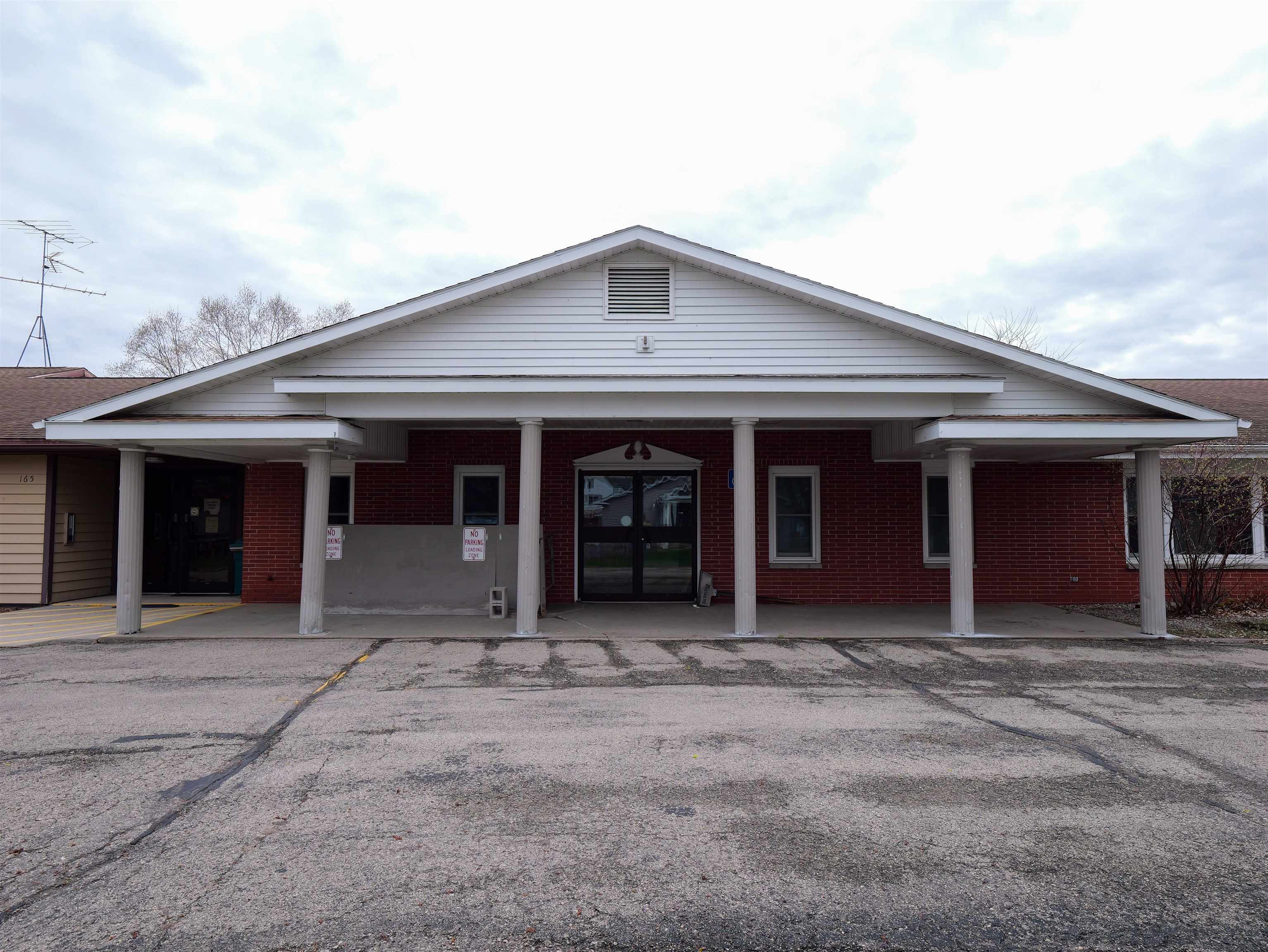 165 S CHET KRAUSE DRIVE, Iola, Wisconsin 54945, 1 Bedroom Bedrooms, 4 Rooms Rooms,1 BathroomBathrooms,Multi-family,For Sale,165 S CHET KRAUSE DRIVE,22600132
