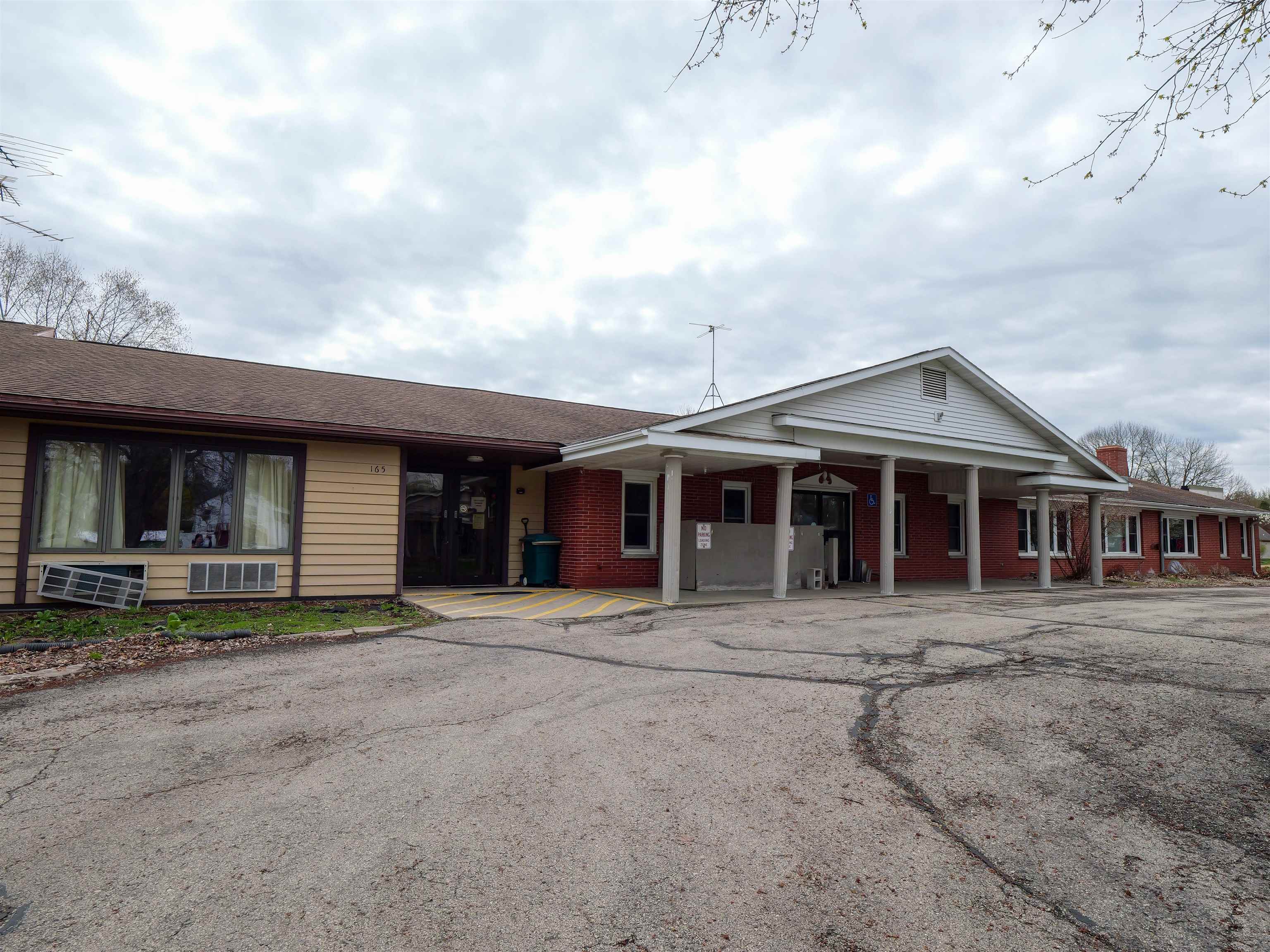 165 S CHET KRAUSE DRIVE, Iola, Wisconsin 54945, 1 Bedroom Bedrooms, 4 Rooms Rooms,1 BathroomBathrooms,Multi-family,For Sale,165 S CHET KRAUSE DRIVE,22600132
