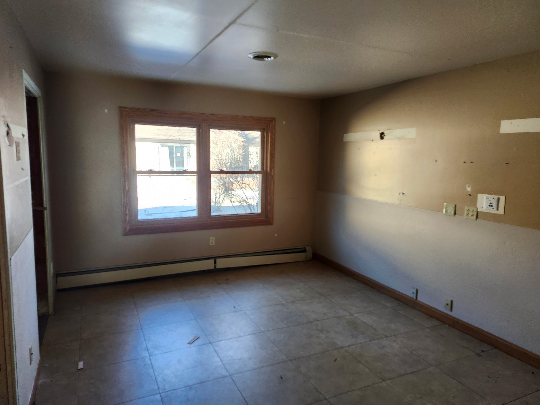 165 S CHET KRAUSE DRIVE, Iola, Wisconsin 54945, 1 Bedroom Bedrooms, 4 Rooms Rooms,1 BathroomBathrooms,Multi-family,For Sale,165 S CHET KRAUSE DRIVE,22600132