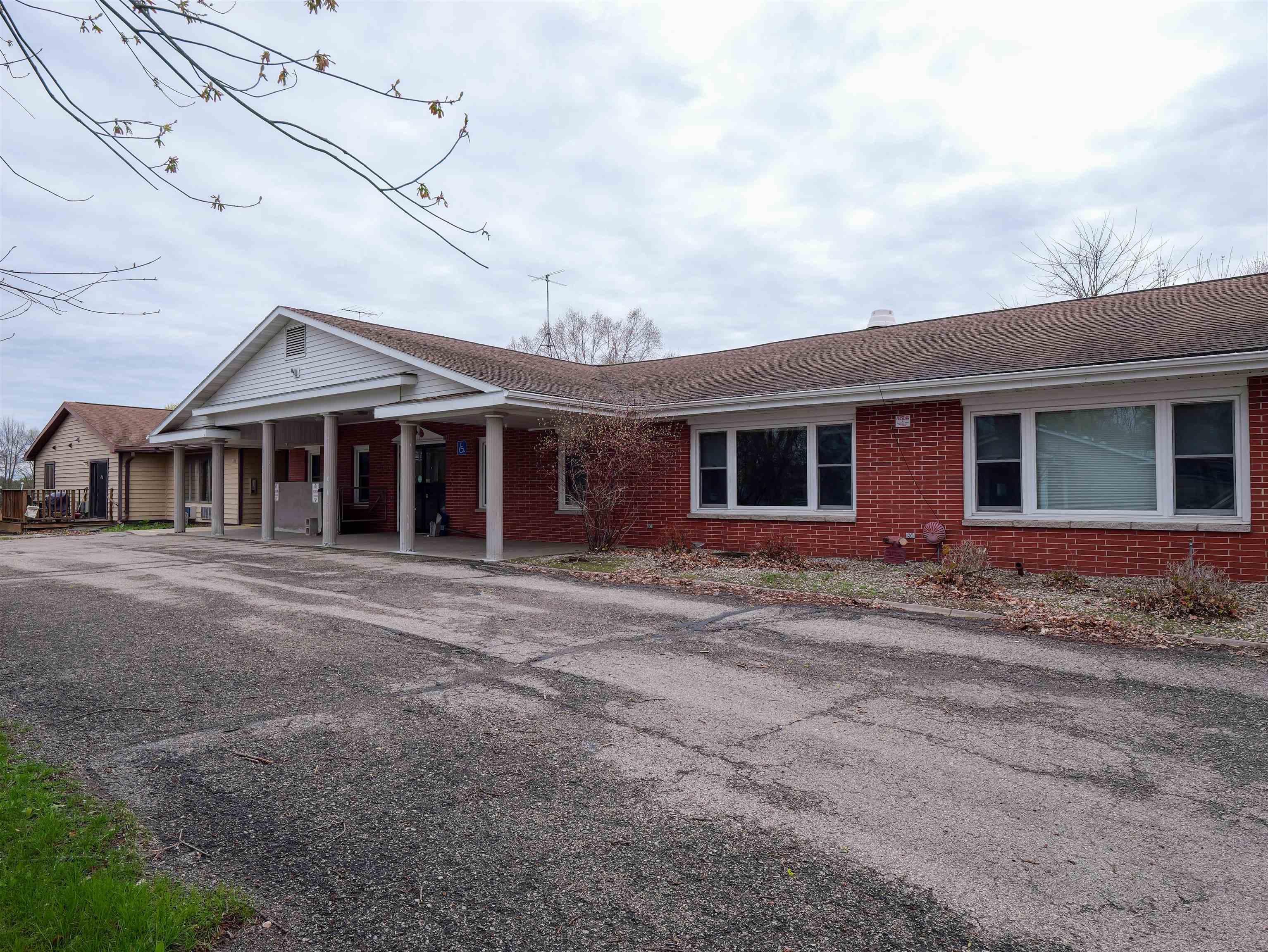 165 S CHET KRAUSE DRIVE, Iola, Wisconsin 54945, 1 Bedroom Bedrooms, 4 Rooms Rooms,1 BathroomBathrooms,Multi-family,For Sale,165 S CHET KRAUSE DRIVE,22600132