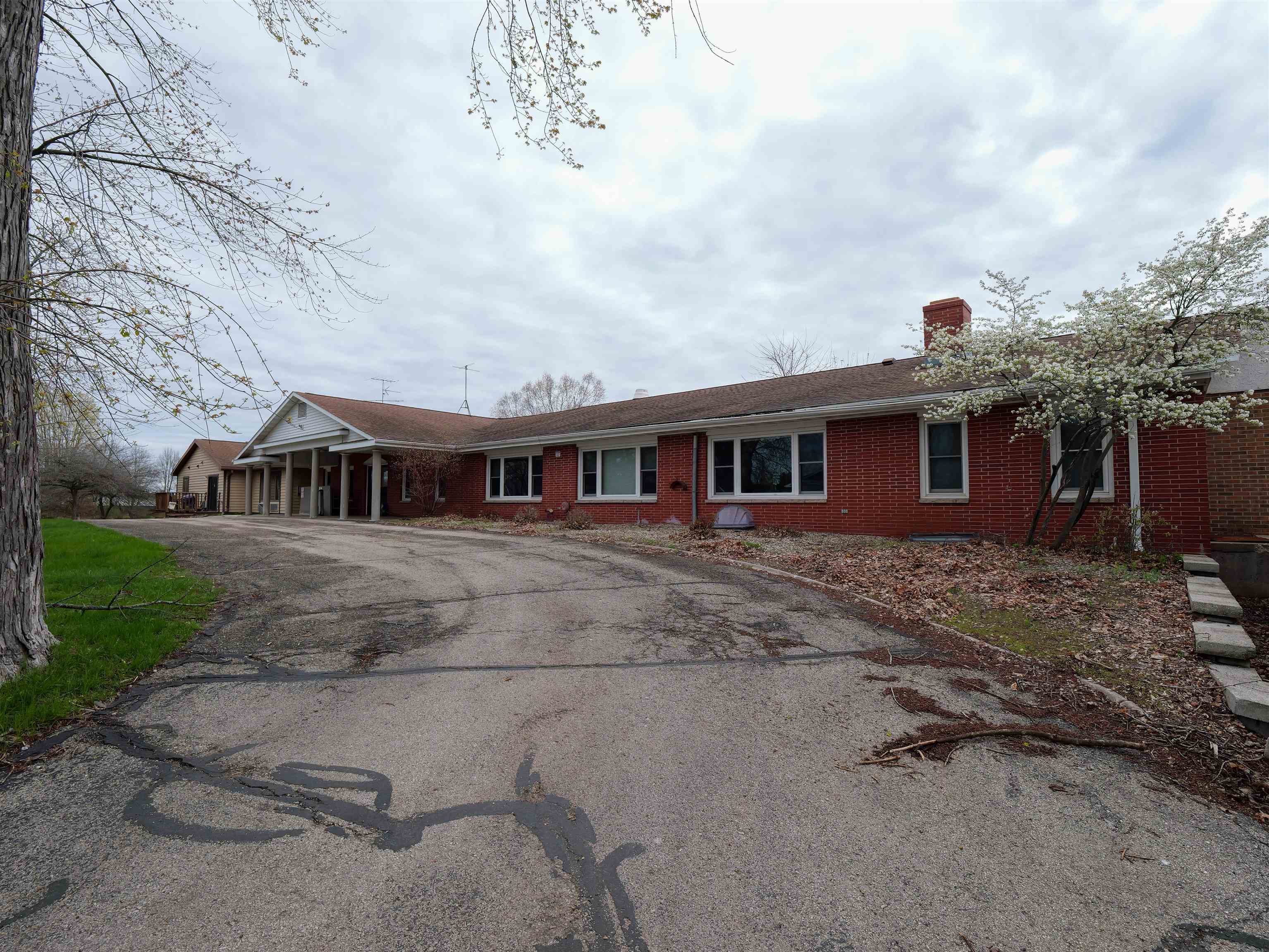 165 S CHET KRAUSE DRIVE, Iola, Wisconsin 54945, 1 Bedroom Bedrooms, 4 Rooms Rooms,1 BathroomBathrooms,Multi-family,For Sale,165 S CHET KRAUSE DRIVE,22600132