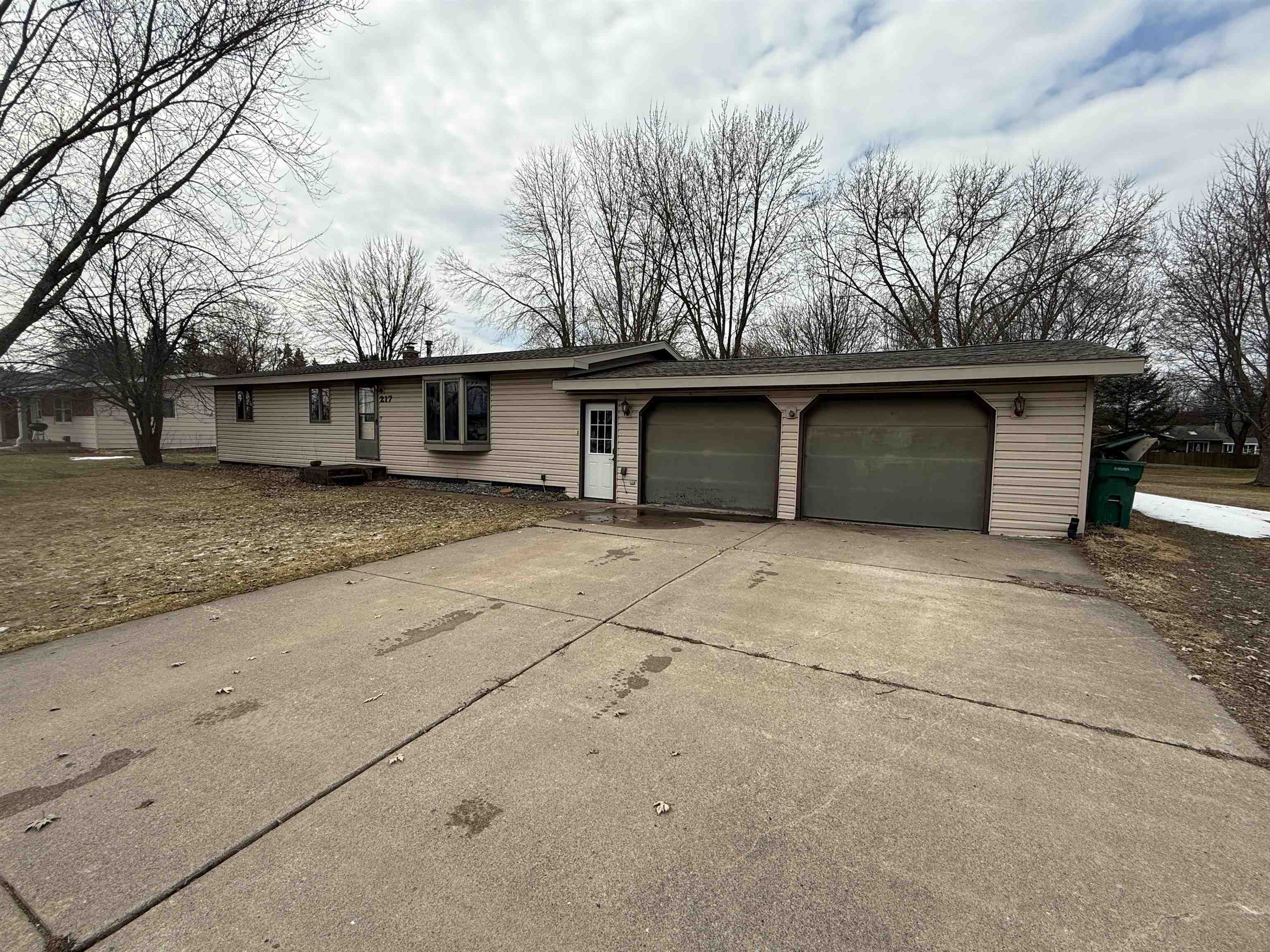 217 N FRANKLIN STREET, Stetsonville, Wisconsin 54480, 3 Bedrooms Bedrooms, ,2 BathroomsBathrooms,Residential,For Sale,217 N FRANKLIN STREET,22600177