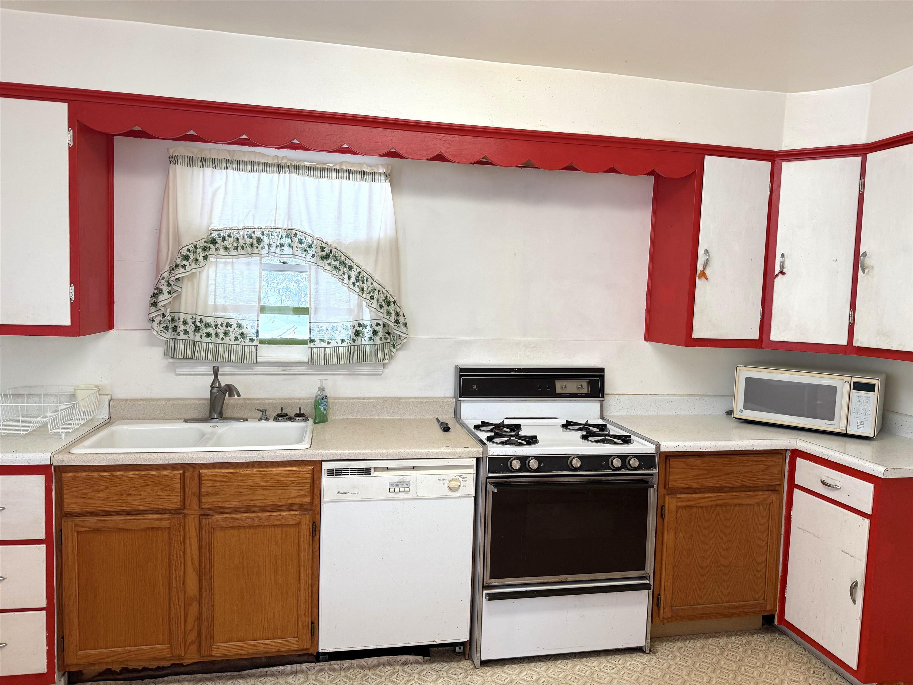 7892 OLD 101 ROAD, Armstrong Creek, Wisconsin 54103, 4 Bedrooms Bedrooms, ,1 BathroomBathrooms,Residential,For Sale,7892 OLD 101 ROAD,22600179
