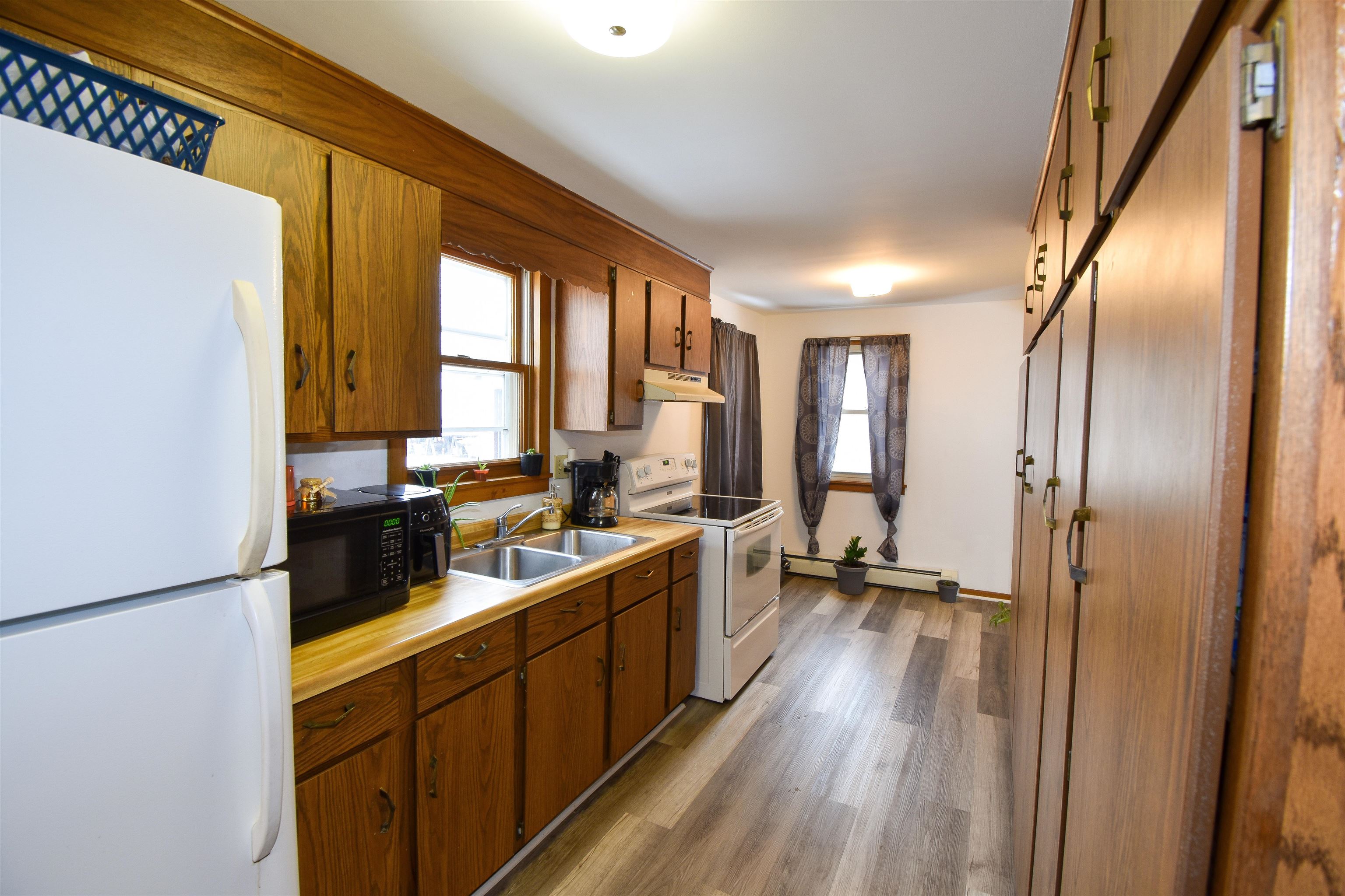 409 W PARKER STREET, WEYAUWAGA, Wisconsin 54983, 2 Bedrooms Bedrooms, 6 Rooms Rooms,1 BathroomBathrooms,Multi-family,For Sale,409 W PARKER STREET,22600237