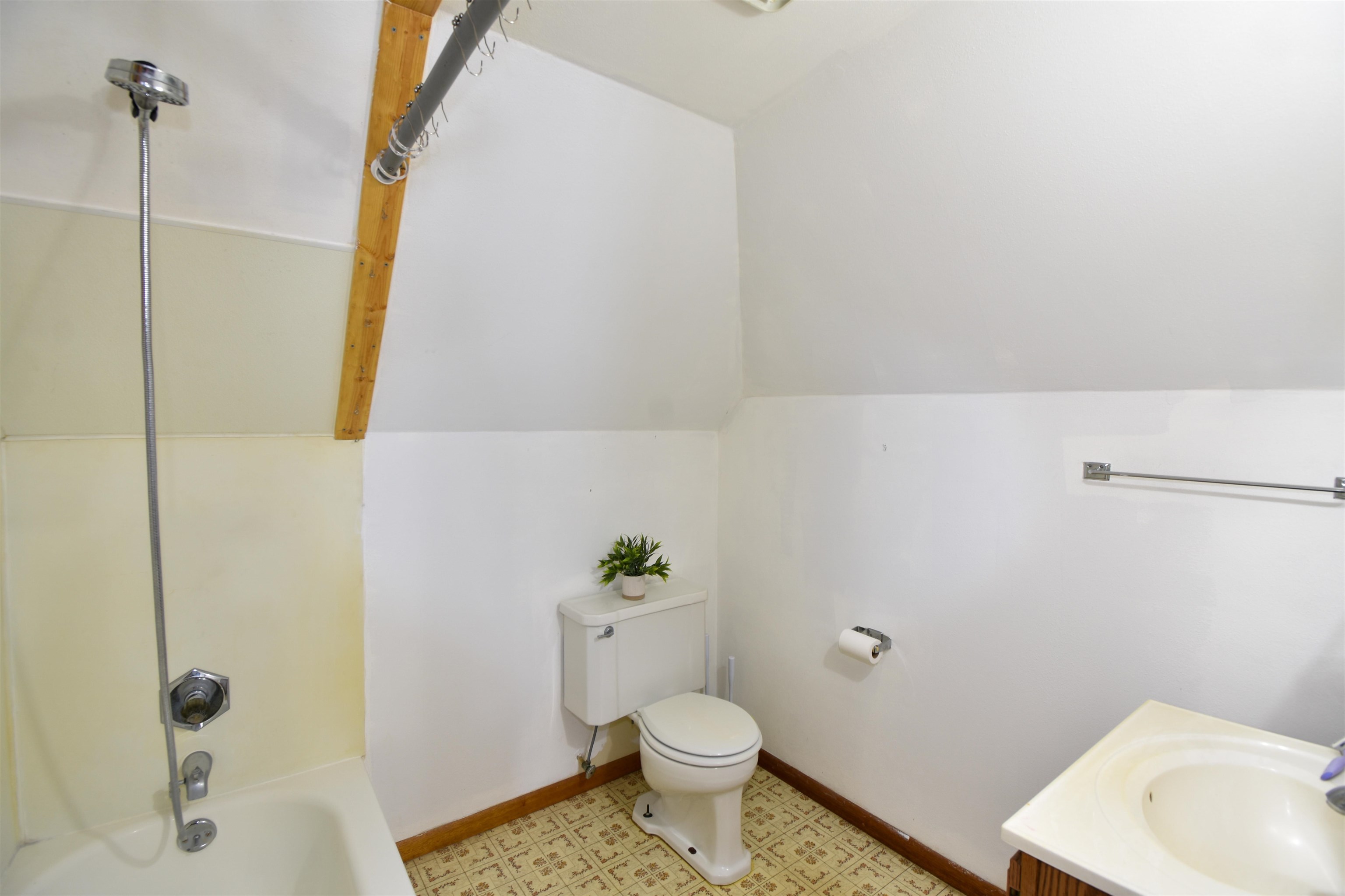 409 W PARKER STREET, WEYAUWAGA, Wisconsin 54983, 2 Bedrooms Bedrooms, 6 Rooms Rooms,1 BathroomBathrooms,Multi-family,For Sale,409 W PARKER STREET,22600237