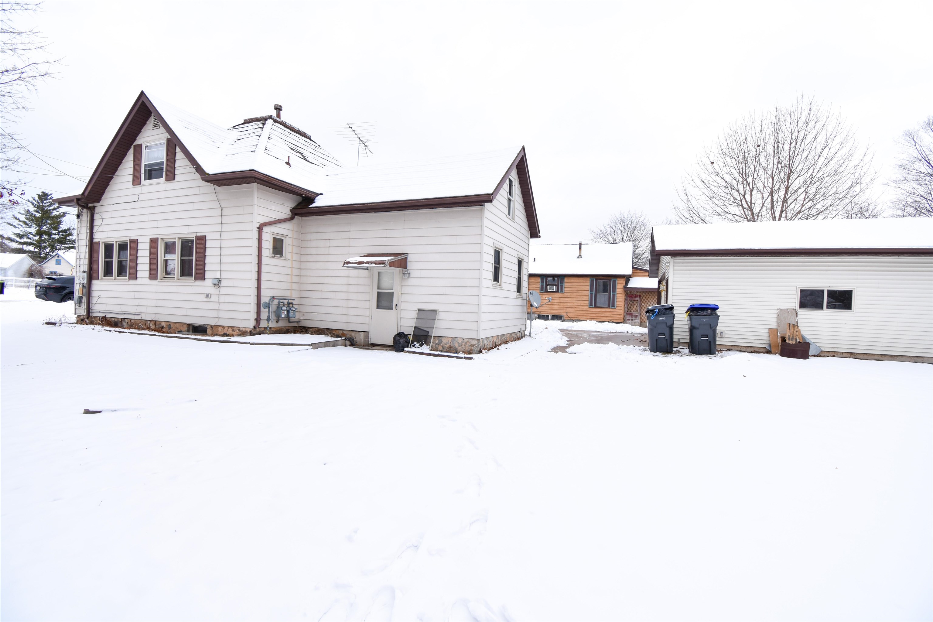 409 W PARKER STREET, WEYAUWAGA, Wisconsin 54983, 2 Bedrooms Bedrooms, 6 Rooms Rooms,1 BathroomBathrooms,Multi-family,For Sale,409 W PARKER STREET,22600237