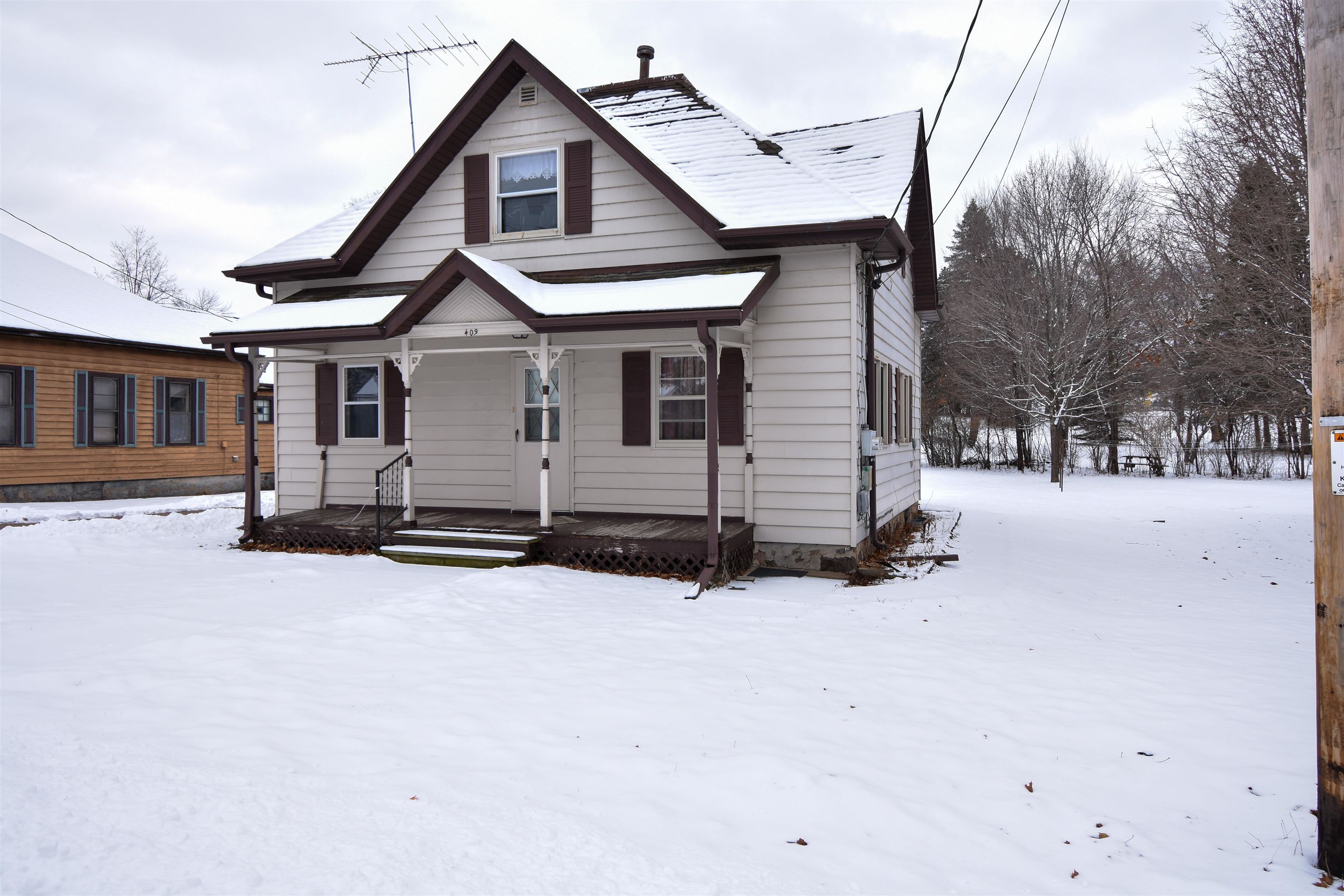 409 W PARKER STREET, WEYAUWAGA, Wisconsin 54983, 2 Bedrooms Bedrooms, 6 Rooms Rooms,1 BathroomBathrooms,Multi-family,For Sale,409 W PARKER STREET,22600237
