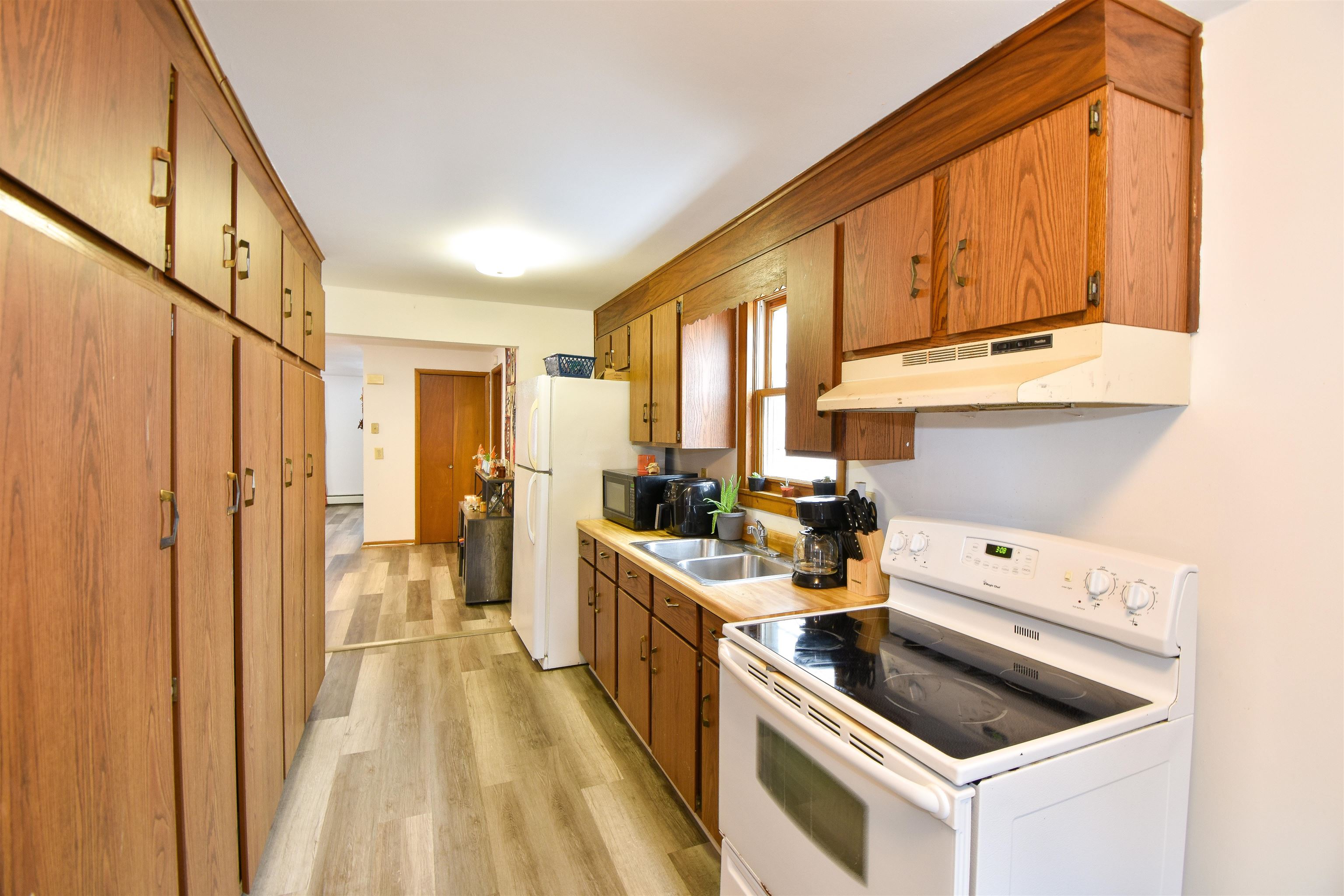 409 W PARKER STREET, WEYAUWAGA, Wisconsin 54983, 2 Bedrooms Bedrooms, 6 Rooms Rooms,1 BathroomBathrooms,Multi-family,For Sale,409 W PARKER STREET,22600237