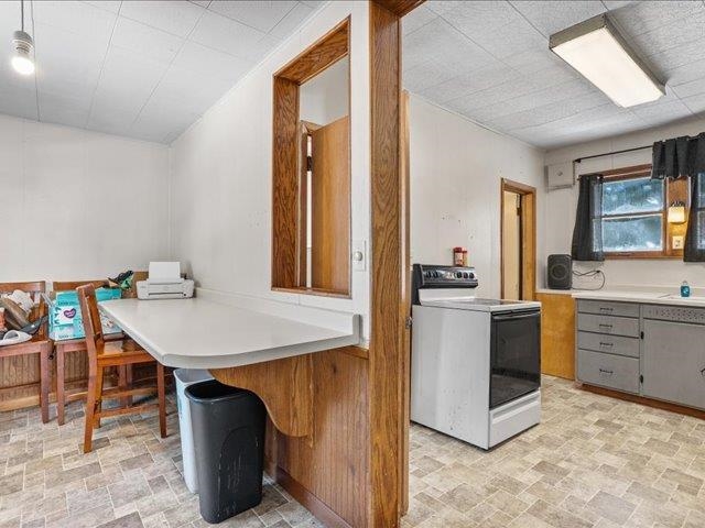 605 S VINE AVENUE, Marshfield, Wisconsin 54449, 3 Bedrooms Bedrooms, ,2 BathroomsBathrooms,Residential,For Sale,605 S VINE AVENUE,22600269