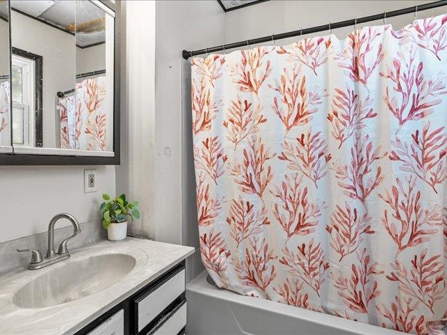 605 S VINE AVENUE, Marshfield, Wisconsin 54449, 3 Bedrooms Bedrooms, ,2 BathroomsBathrooms,Residential,For Sale,605 S VINE AVENUE,22600269