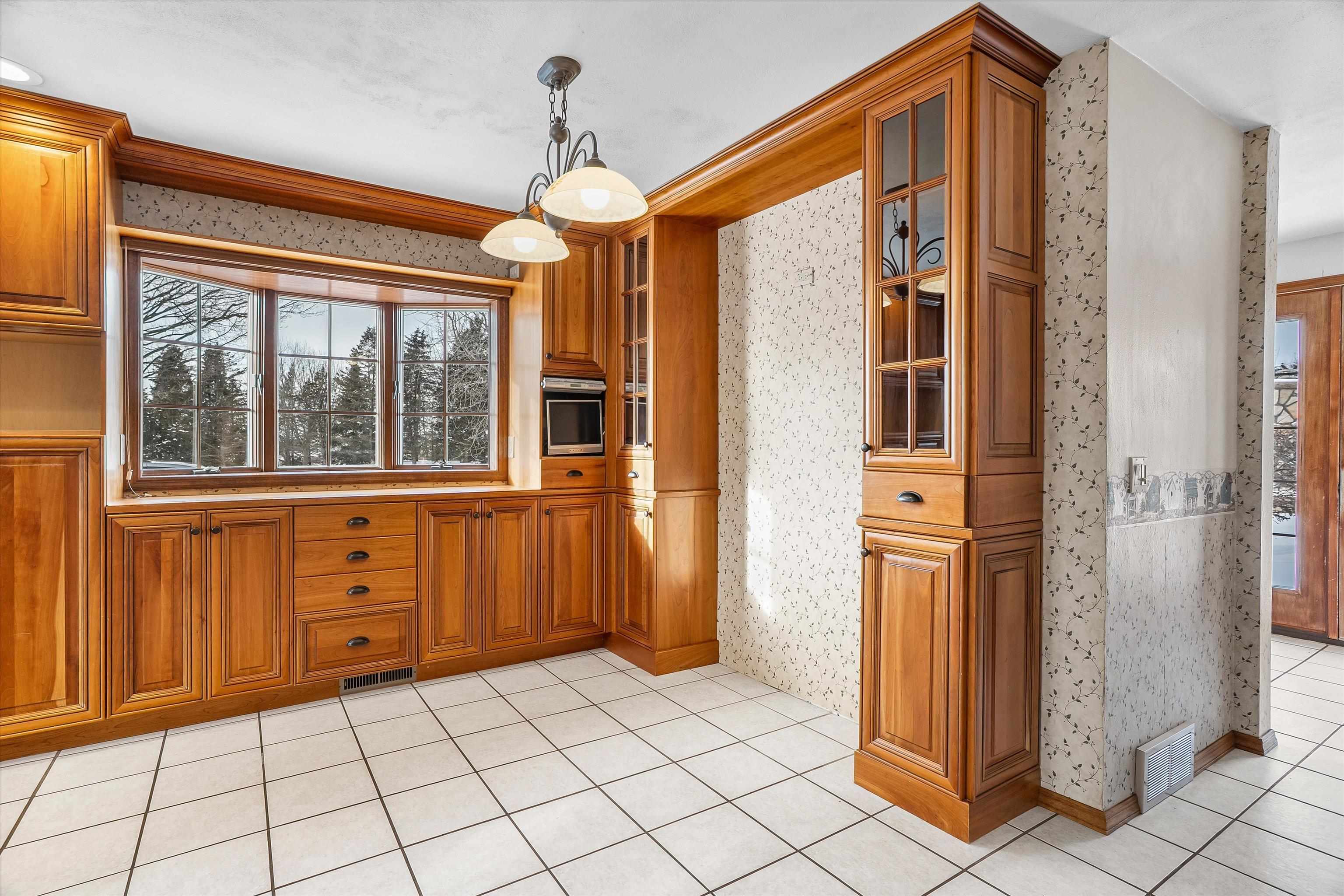 2909 W MANN STREET, Marshfield, Wisconsin 54449, 3 Bedrooms Bedrooms, ,2 BathroomsBathrooms,Residential,For Sale,2909 W MANN STREET,22600289