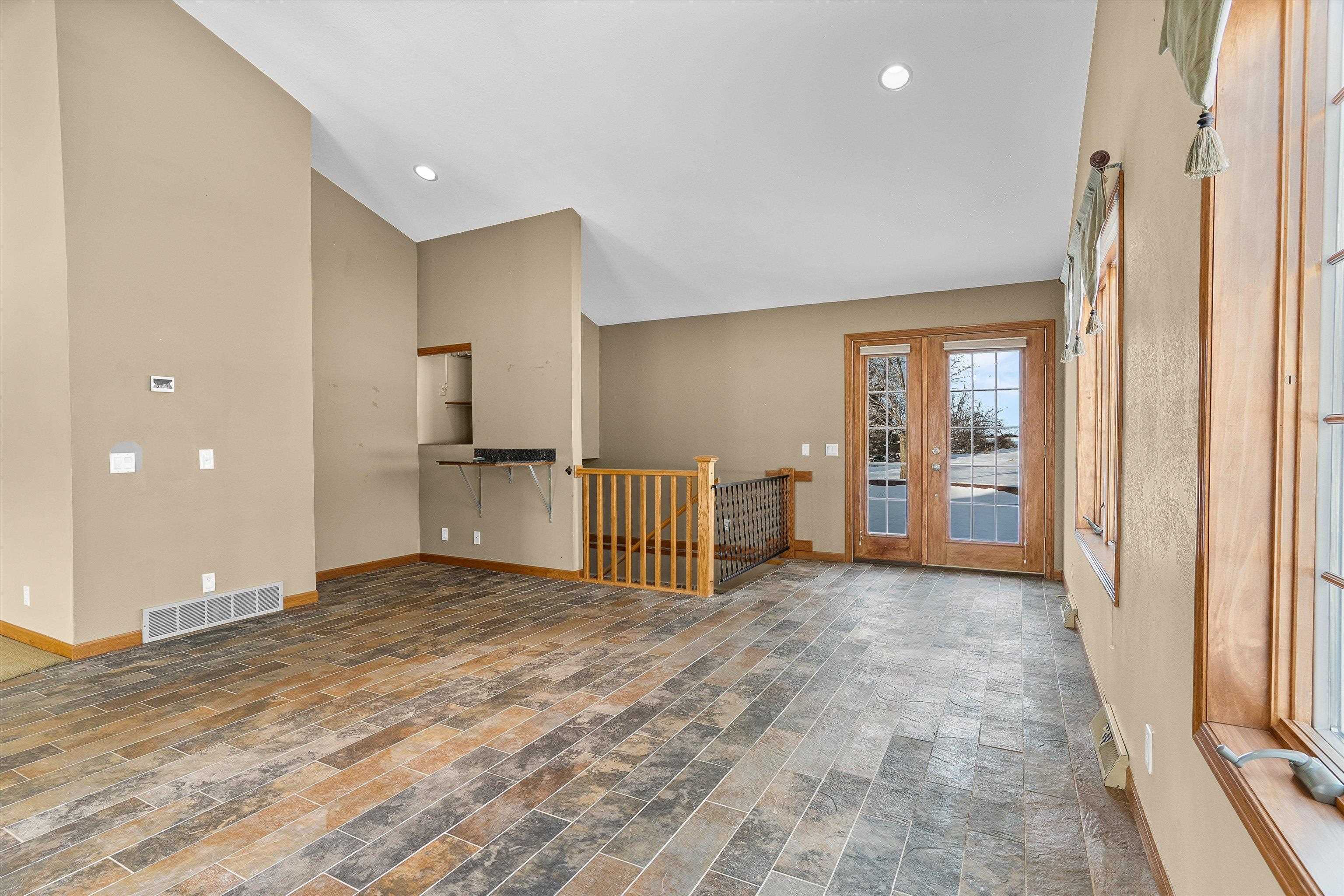 2909 W MANN STREET, Marshfield, Wisconsin 54449, 3 Bedrooms Bedrooms, ,2 BathroomsBathrooms,Residential,For Sale,2909 W MANN STREET,22600289