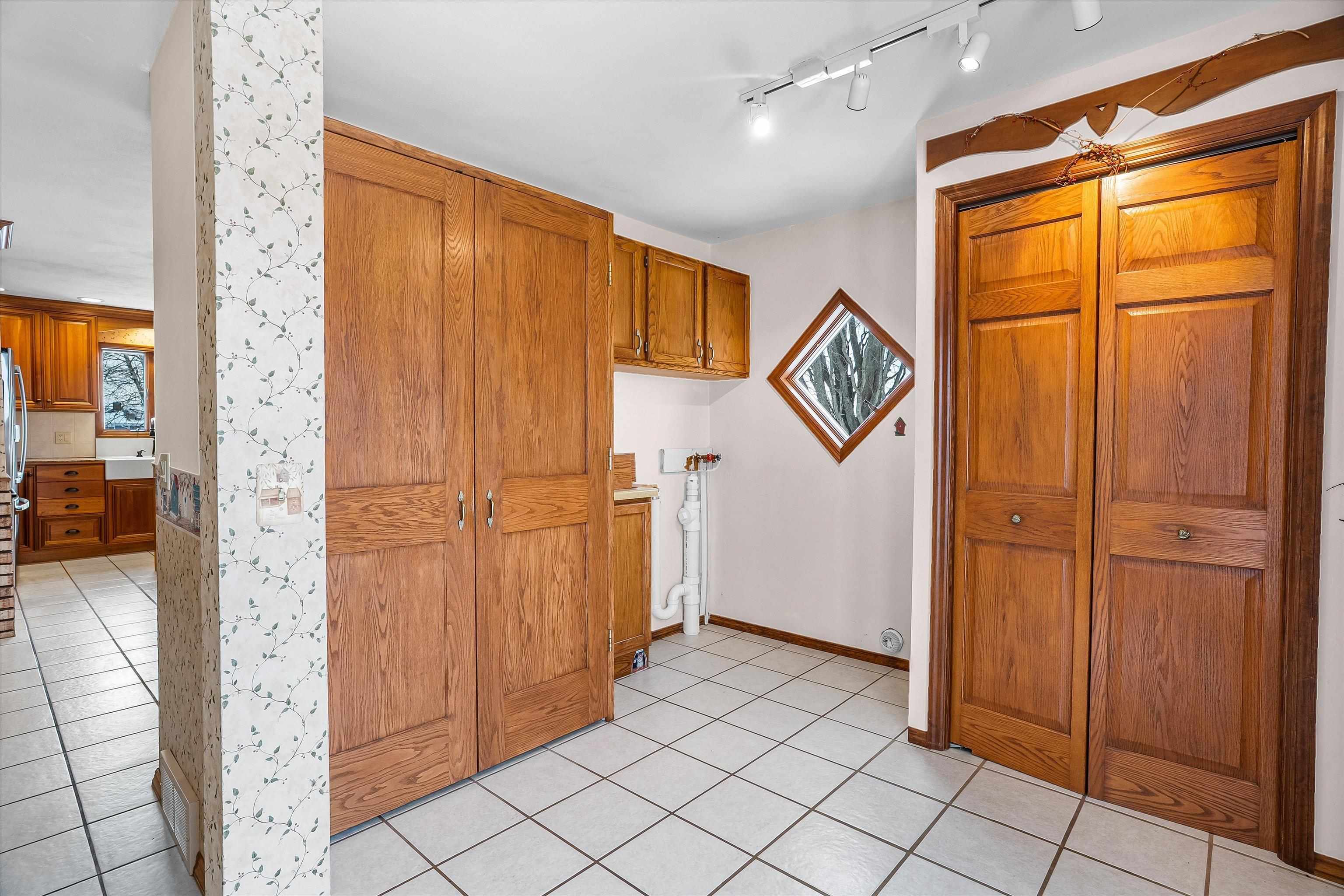 2909 W MANN STREET, Marshfield, Wisconsin 54449, 3 Bedrooms Bedrooms, ,2 BathroomsBathrooms,Residential,For Sale,2909 W MANN STREET,22600289