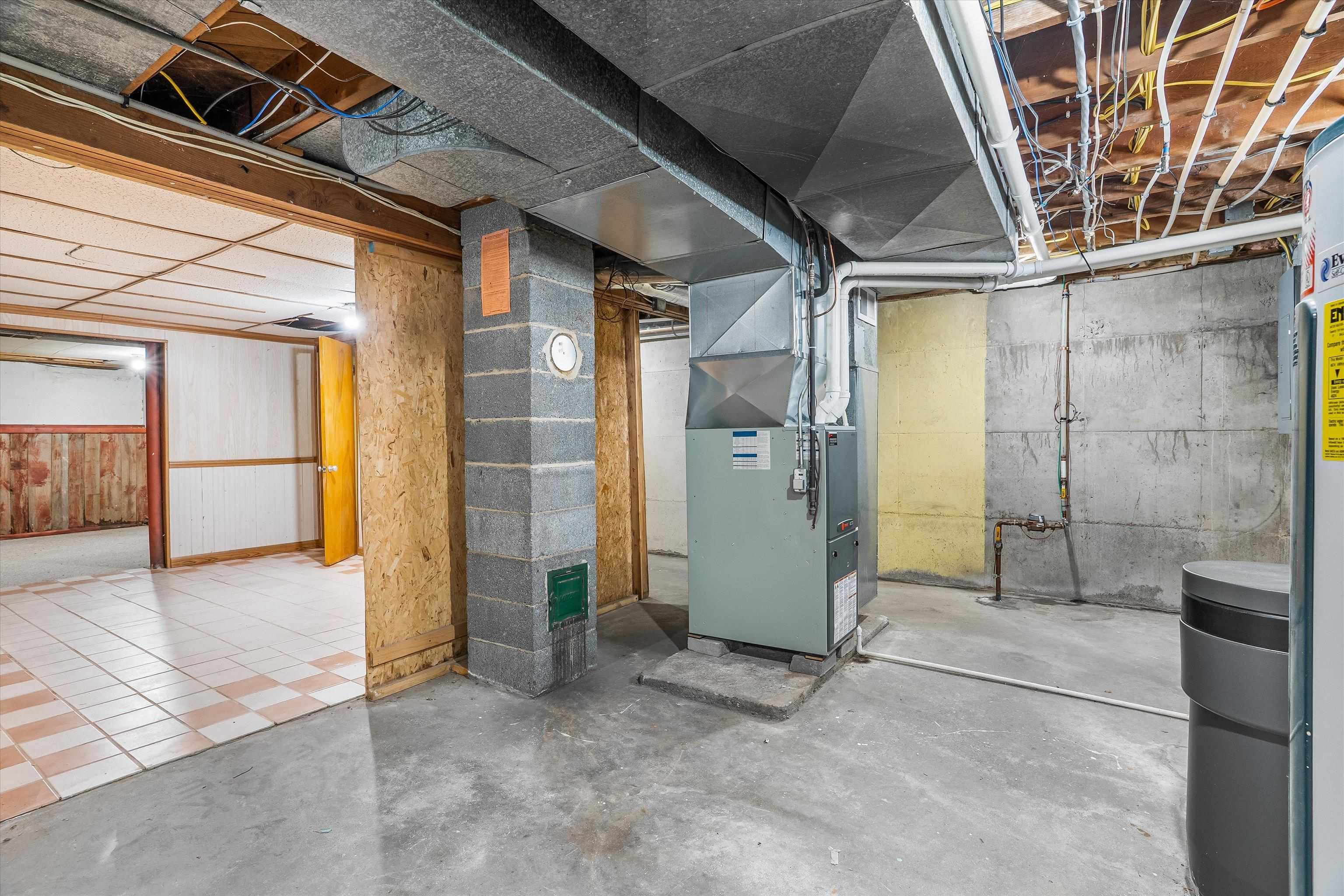 2909 W MANN STREET, Marshfield, Wisconsin 54449, 3 Bedrooms Bedrooms, ,2 BathroomsBathrooms,Residential,For Sale,2909 W MANN STREET,22600289