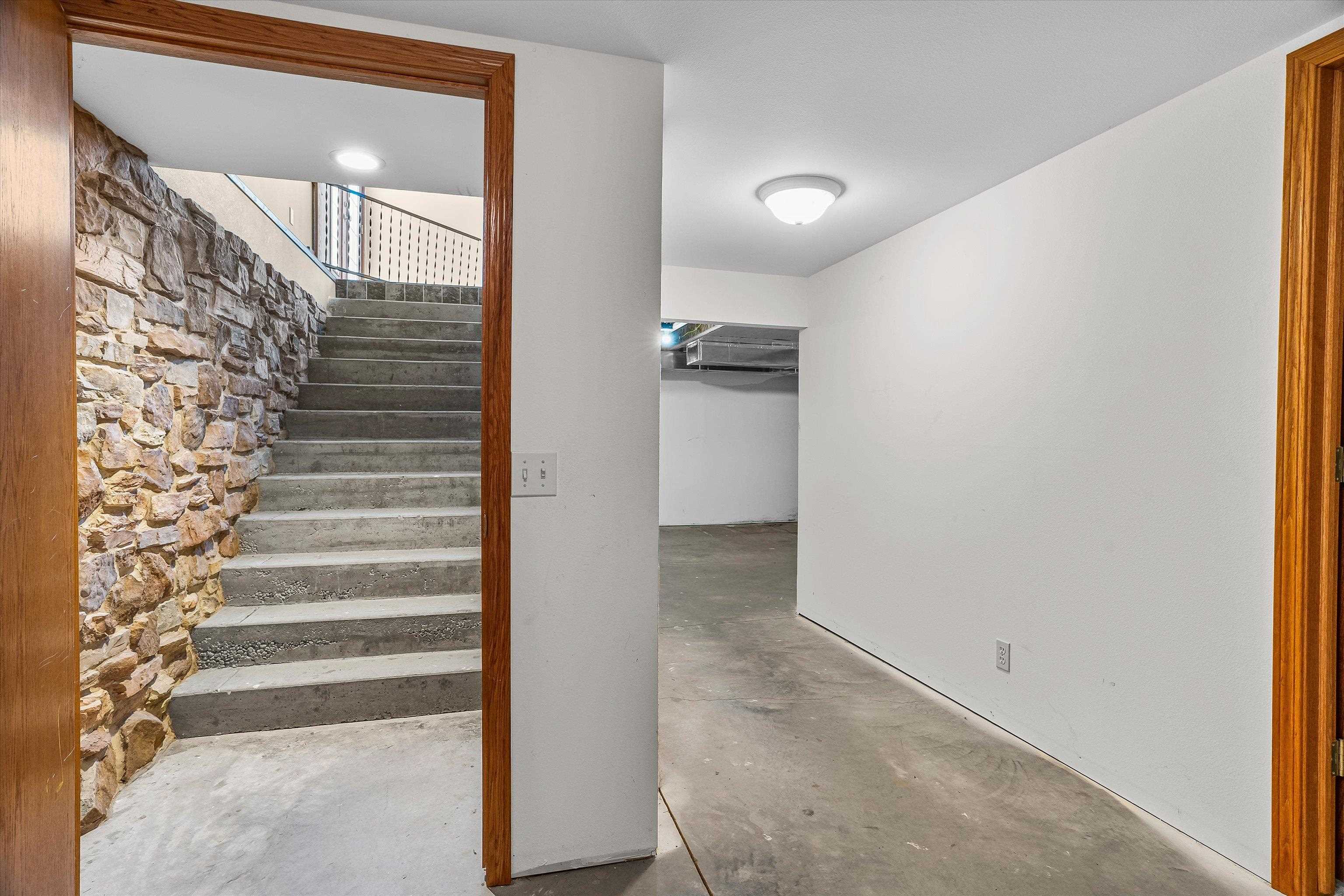 2909 W MANN STREET, Marshfield, Wisconsin 54449, 3 Bedrooms Bedrooms, ,2 BathroomsBathrooms,Residential,For Sale,2909 W MANN STREET,22600289