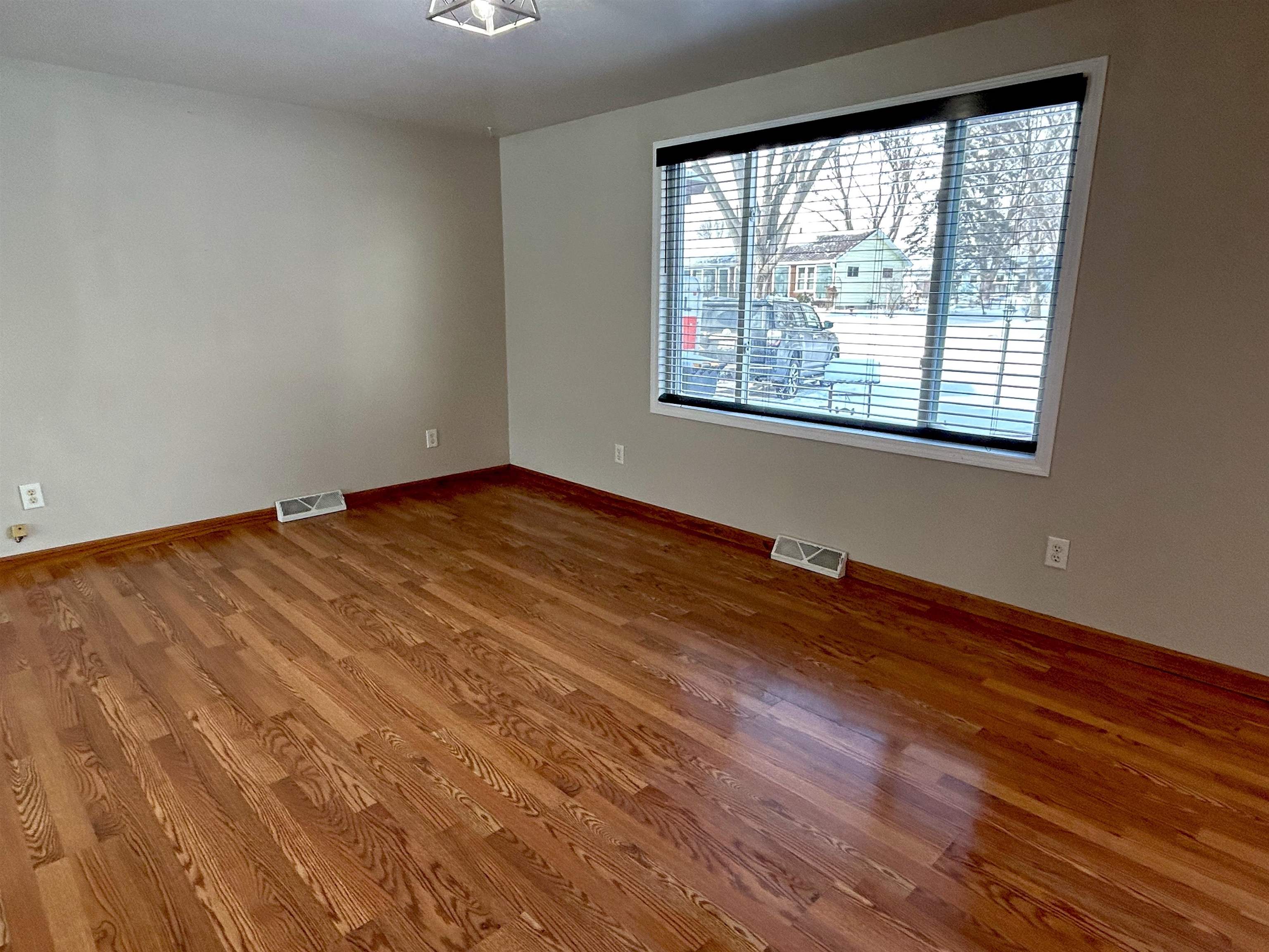 605 E MAPLE STREET, Spencer, Wisconsin 54479, 3 Bedrooms Bedrooms, ,1 BathroomBathrooms,Residential,For Sale,605 E MAPLE STREET,22600301