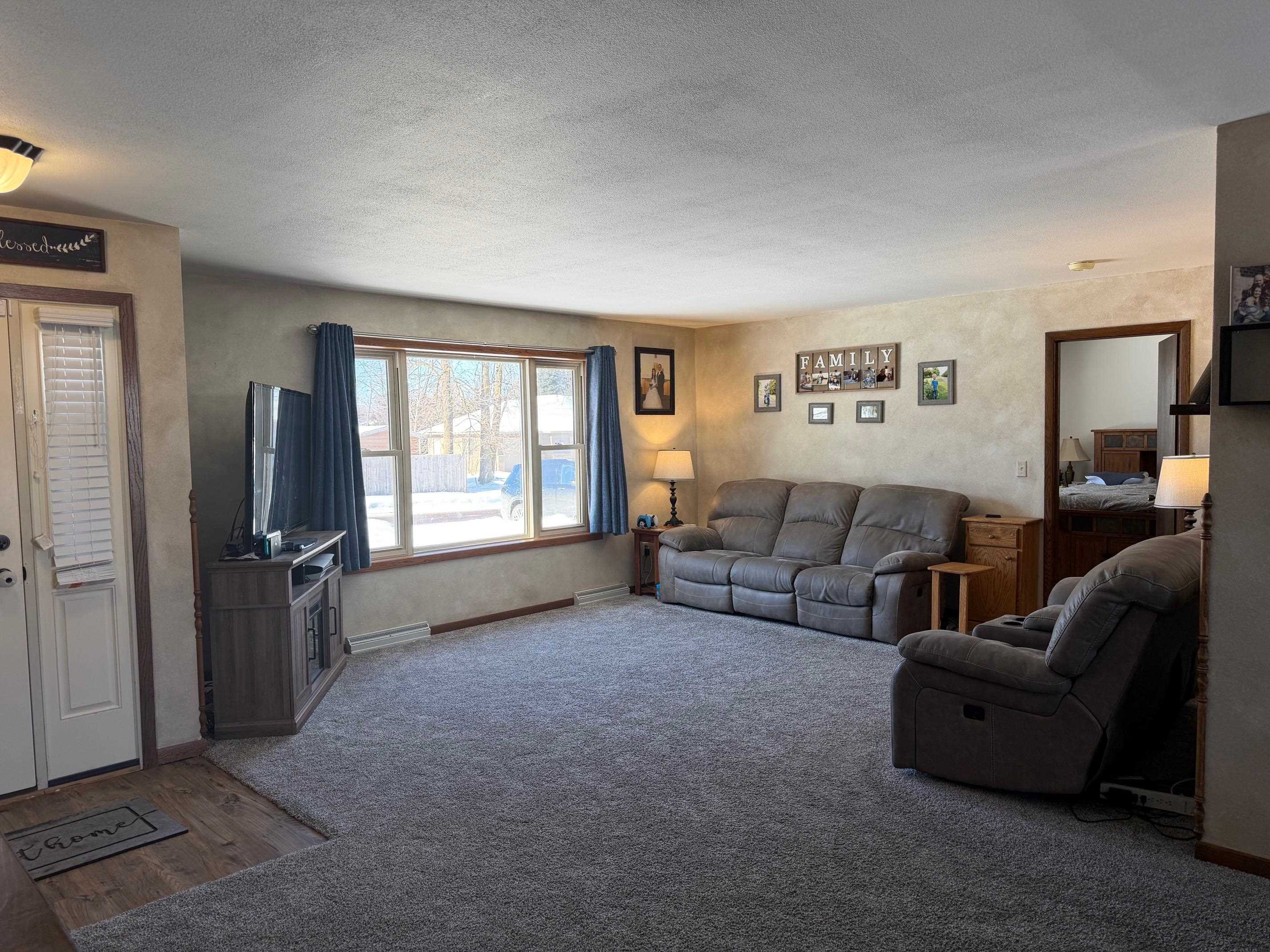 401 N HUME AVENUE, Marshfield, Wisconsin 54449, 4 Bedrooms Bedrooms, ,3 BathroomsBathrooms,Residential,For Sale,401 N HUME AVENUE,22600316