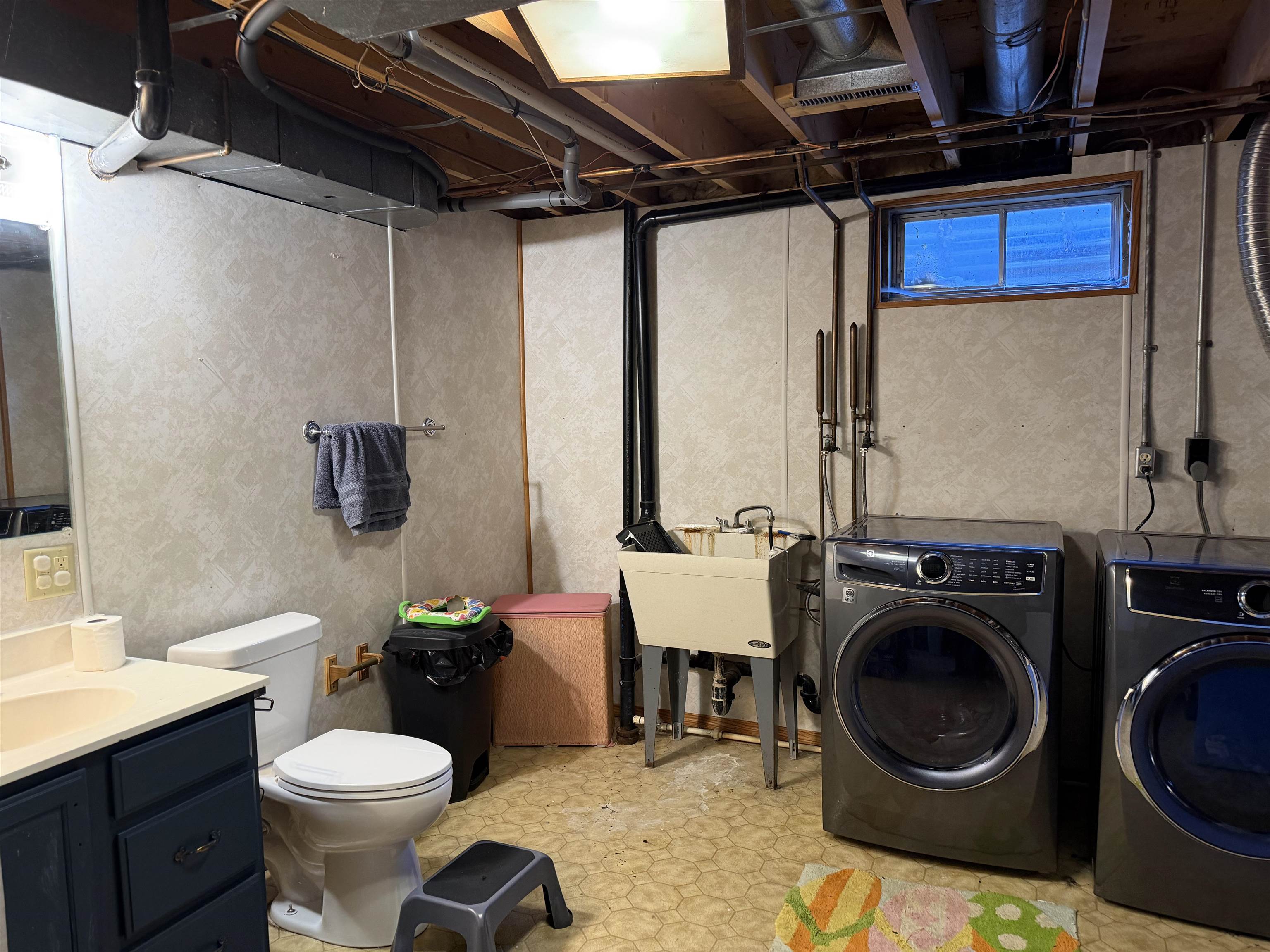 401 N HUME AVENUE, Marshfield, Wisconsin 54449, 4 Bedrooms Bedrooms, ,3 BathroomsBathrooms,Residential,For Sale,401 N HUME AVENUE,22600316