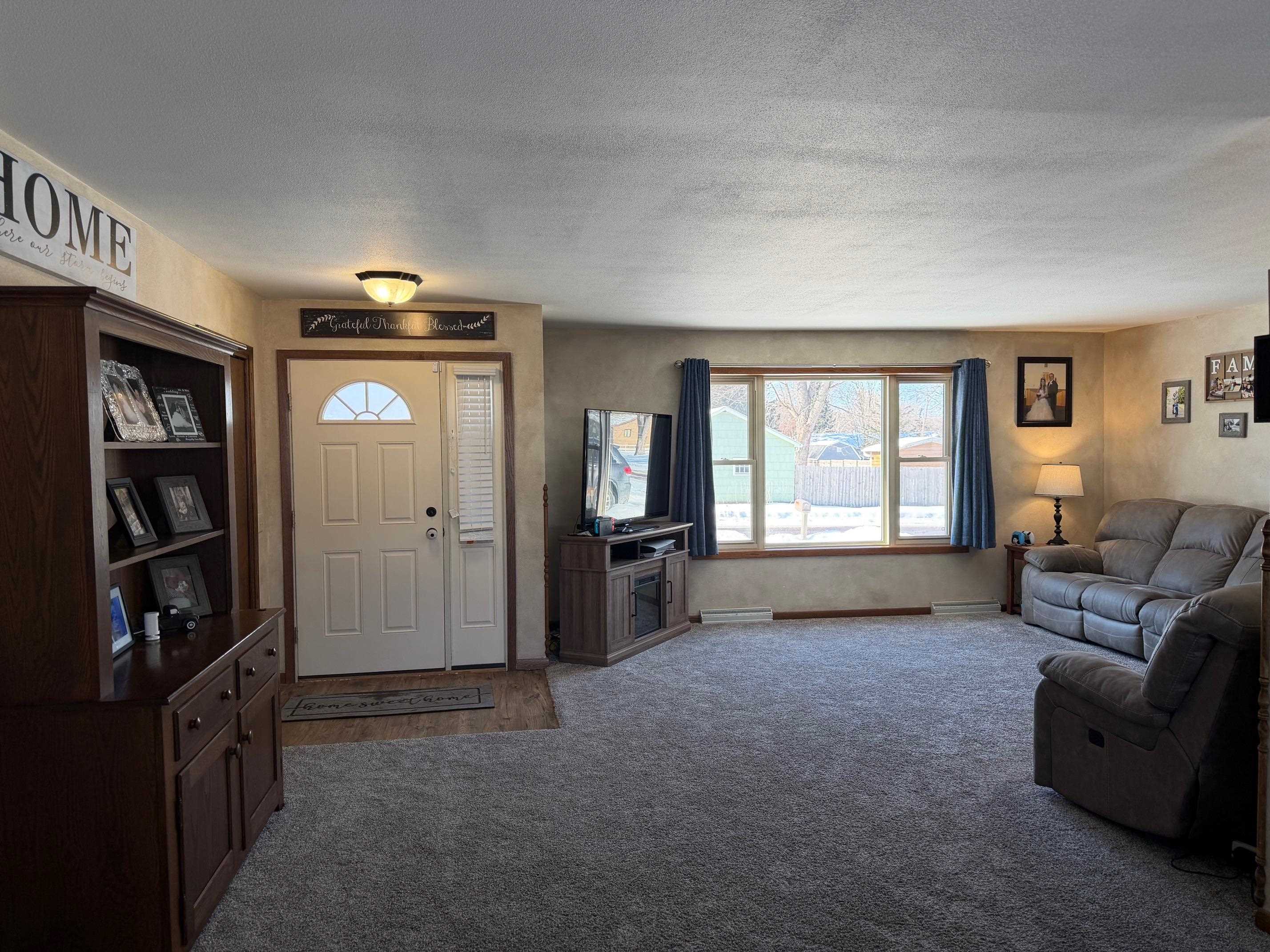 401 N HUME AVENUE, Marshfield, Wisconsin 54449, 4 Bedrooms Bedrooms, ,3 BathroomsBathrooms,Residential,For Sale,401 N HUME AVENUE,22600316