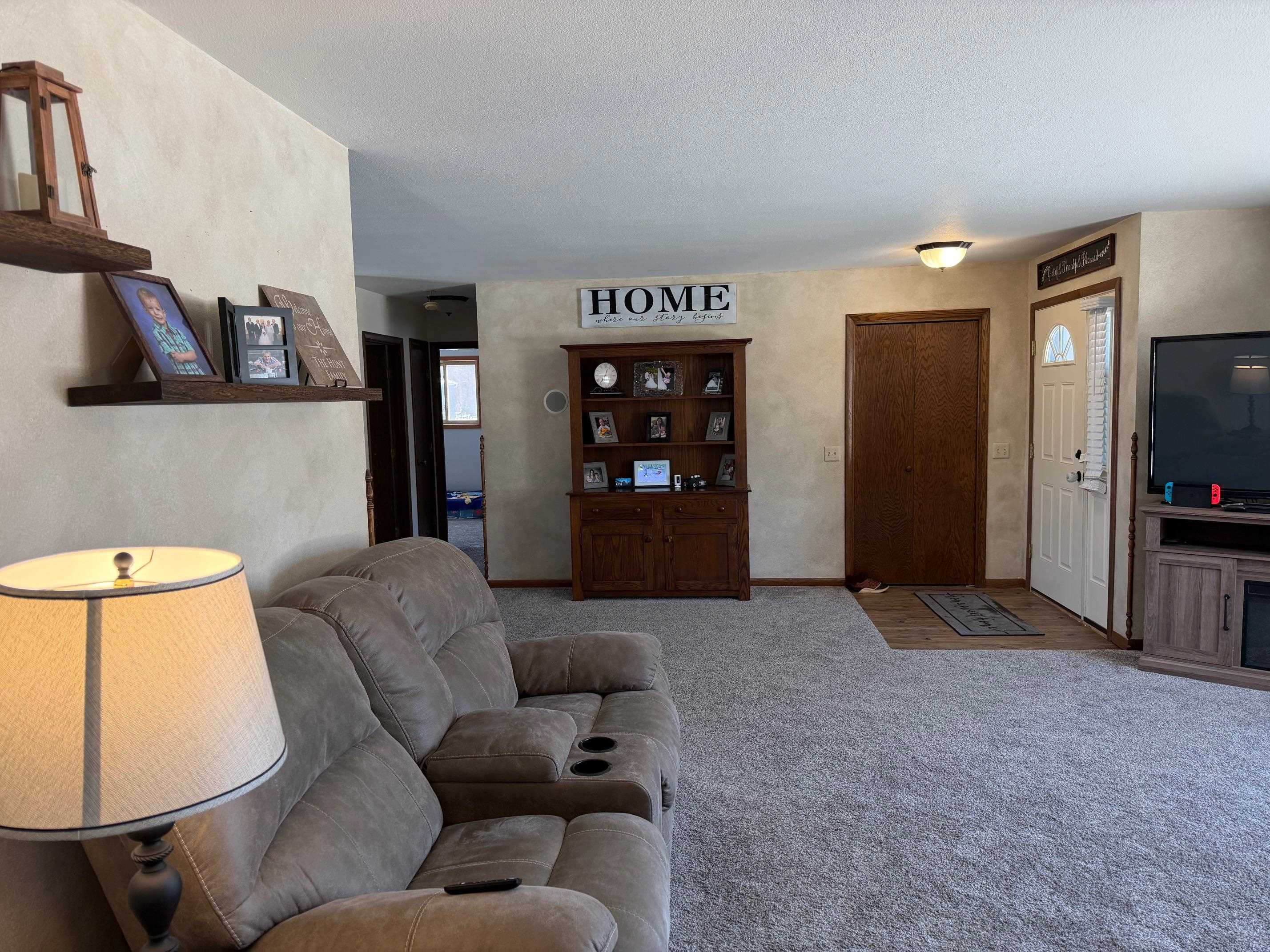 401 N HUME AVENUE, Marshfield, Wisconsin 54449, 4 Bedrooms Bedrooms, ,3 BathroomsBathrooms,Residential,For Sale,401 N HUME AVENUE,22600316