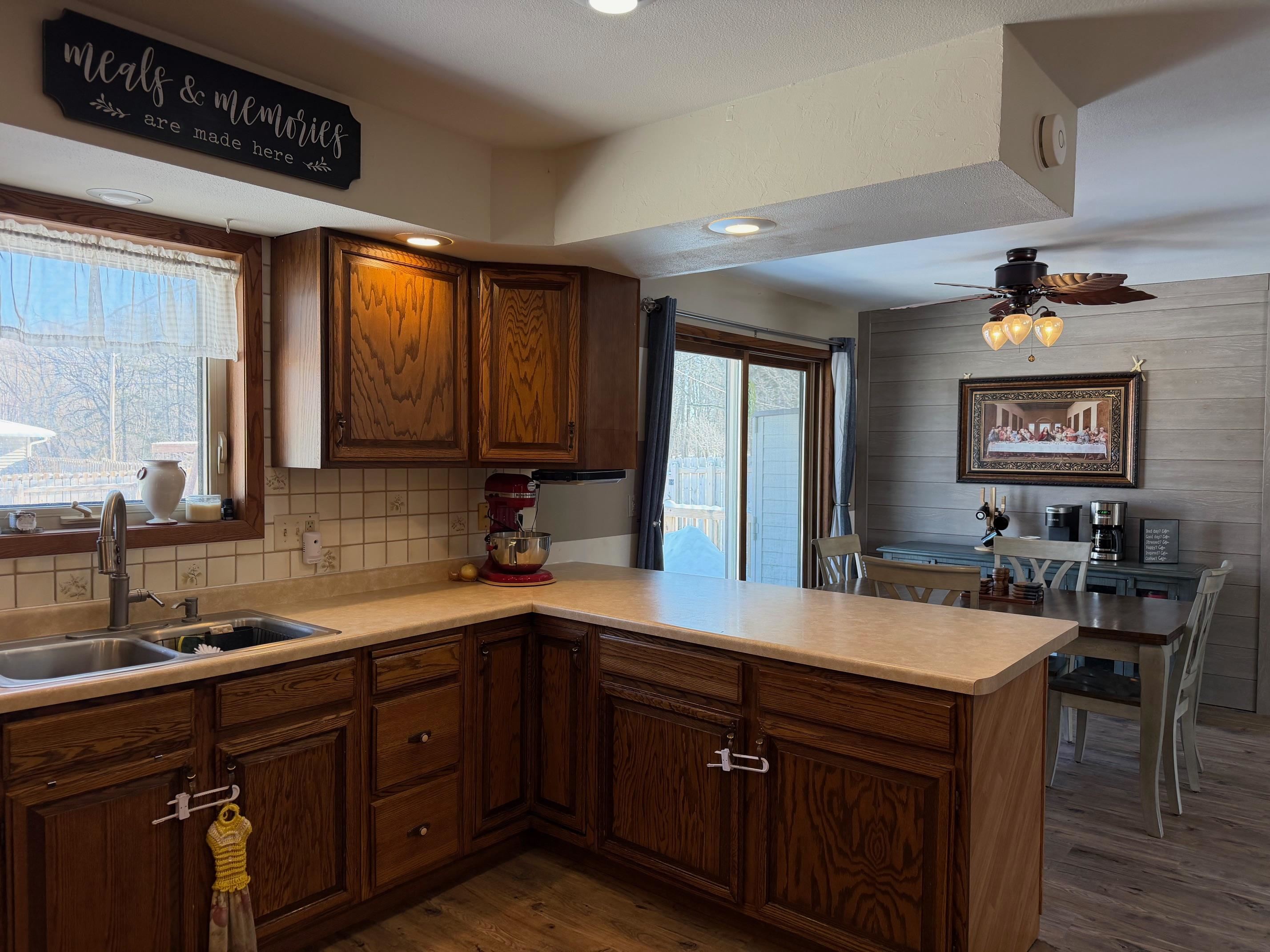 401 N HUME AVENUE, Marshfield, Wisconsin 54449, 4 Bedrooms Bedrooms, ,3 BathroomsBathrooms,Residential,For Sale,401 N HUME AVENUE,22600316