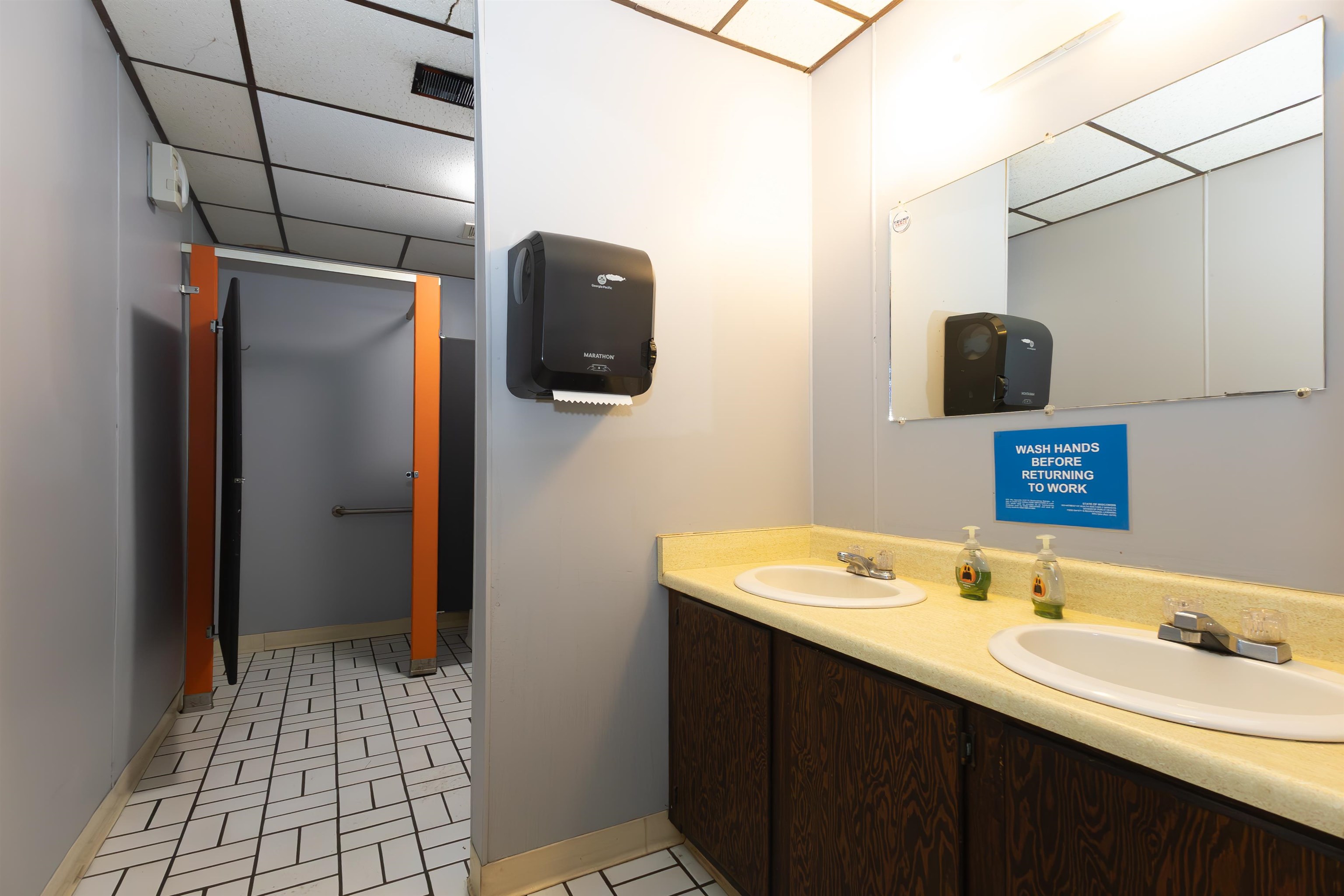 3140 LAKE AVENUE, Wisconsin Rapids, Wisconsin 54494, ,Commercial/industrial,For Sale,3140 LAKE AVENUE,22600331