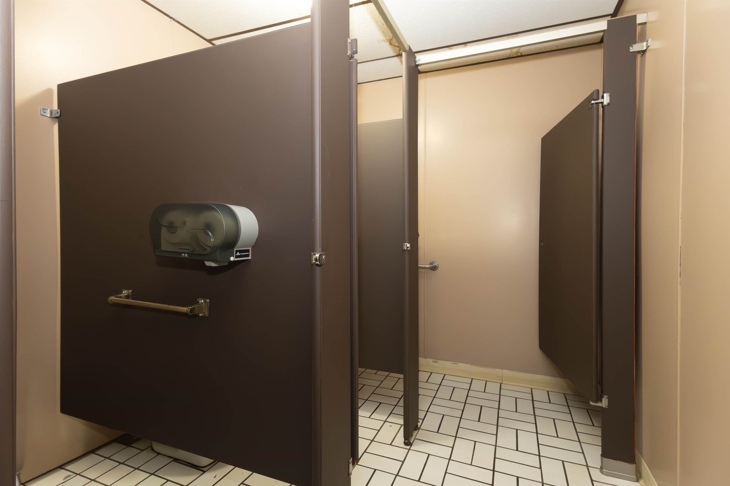 3140 LAKE AVENUE, Wisconsin Rapids, Wisconsin 54494, ,Commercial/industrial,For Sale,3140 LAKE AVENUE,22600331