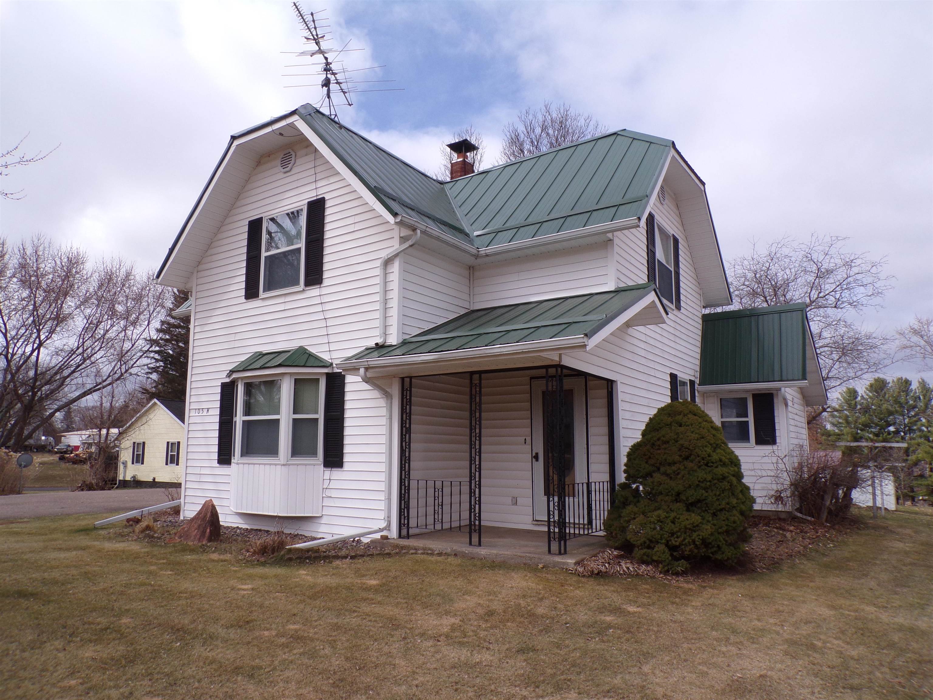 105 N HENDREN AVENUE, Greenwood, Wisconsin 54437, 4 Bedrooms Bedrooms, ,1 BathroomBathrooms,Residential,For Sale,105 N HENDREN AVENUE,22600350