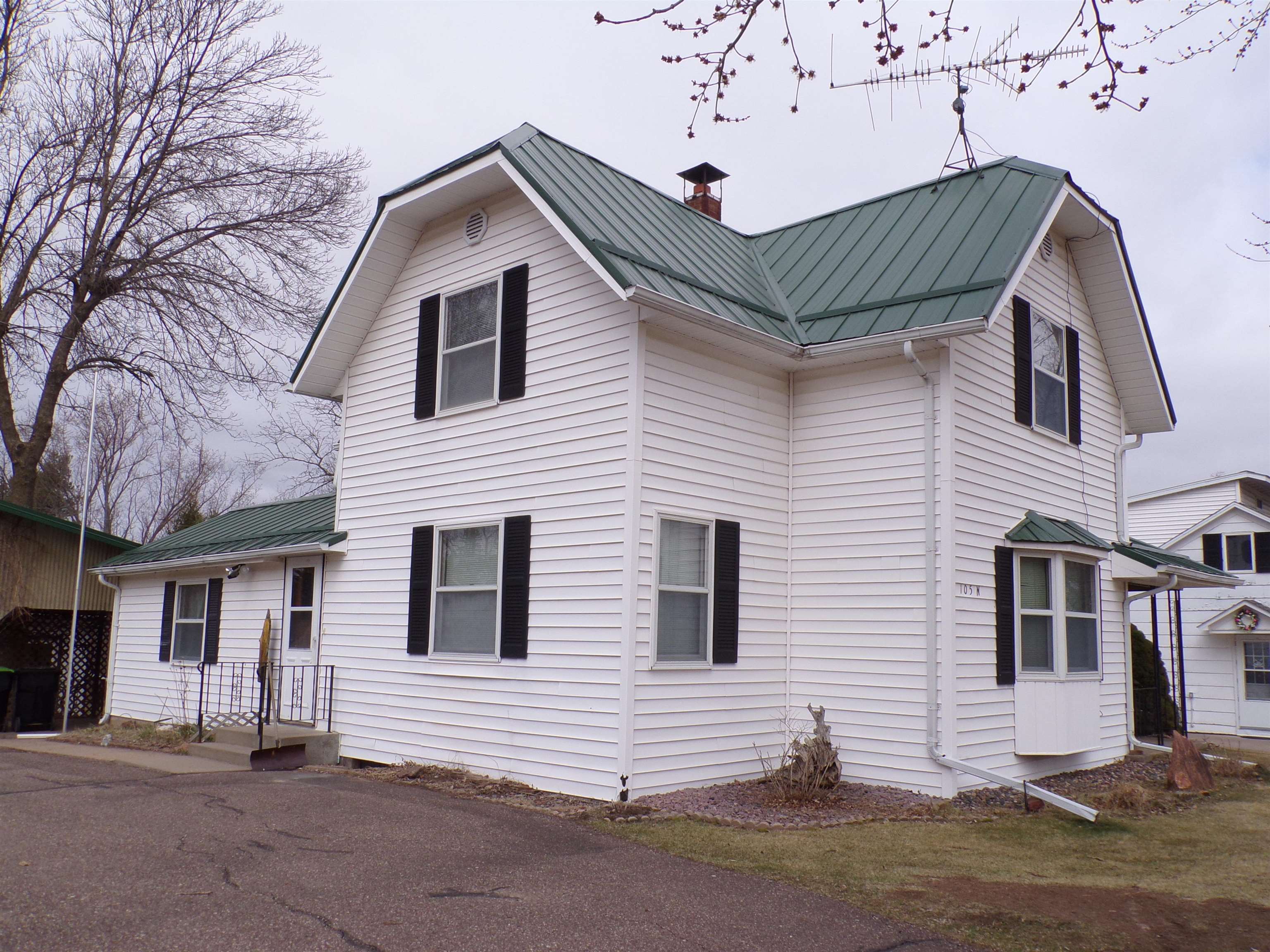 105 N HENDREN AVENUE, Greenwood, Wisconsin 54437, 4 Bedrooms Bedrooms, ,1 BathroomBathrooms,Residential,For Sale,105 N HENDREN AVENUE,22600350