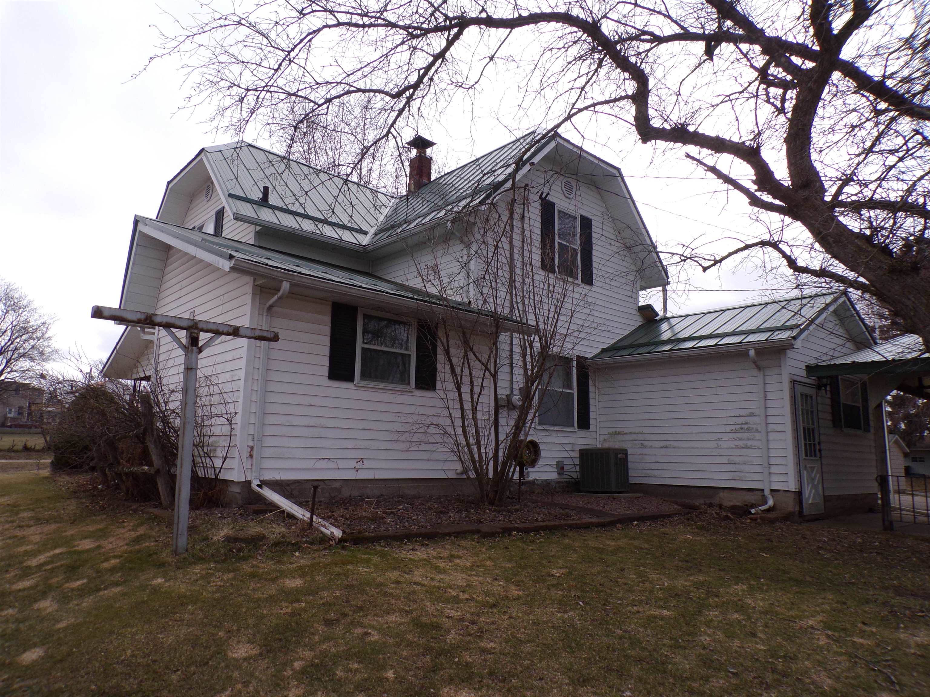 105 N HENDREN AVENUE, Greenwood, Wisconsin 54437, 4 Bedrooms Bedrooms, ,1 BathroomBathrooms,Residential,For Sale,105 N HENDREN AVENUE,22600350