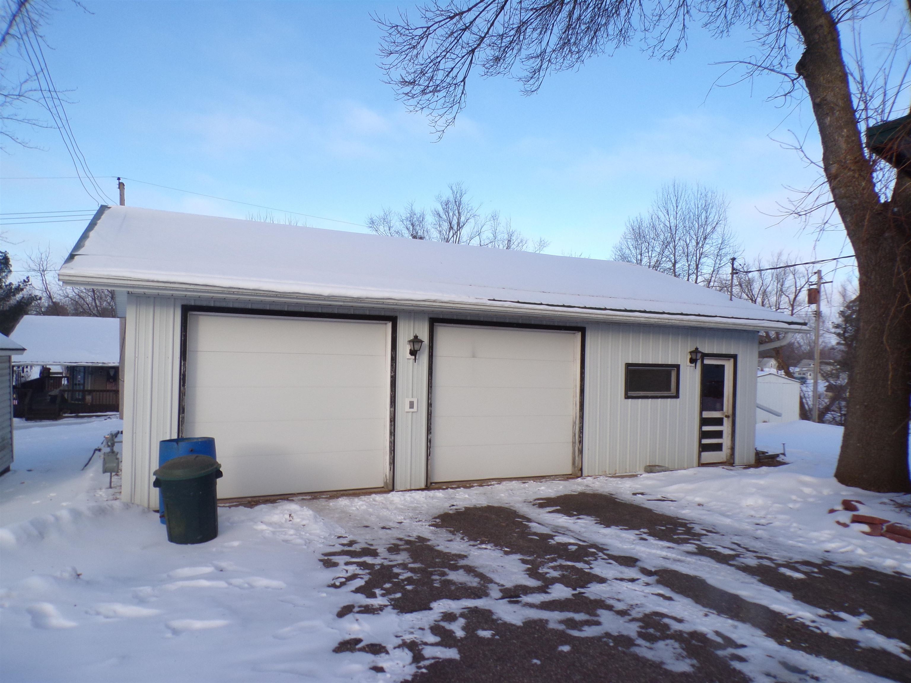 105 N HENDREN AVENUE, Greenwood, Wisconsin 54437, 4 Bedrooms Bedrooms, ,1 BathroomBathrooms,Residential,For Sale,105 N HENDREN AVENUE,22600350