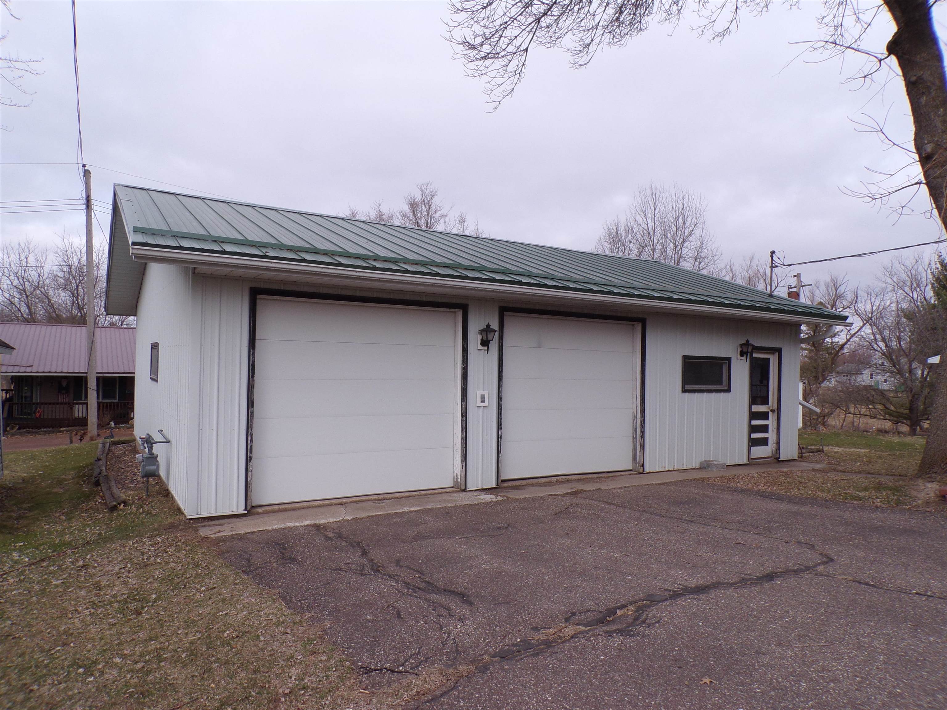 105 N HENDREN AVENUE, Greenwood, Wisconsin 54437, 4 Bedrooms Bedrooms, ,1 BathroomBathrooms,Residential,For Sale,105 N HENDREN AVENUE,22600350