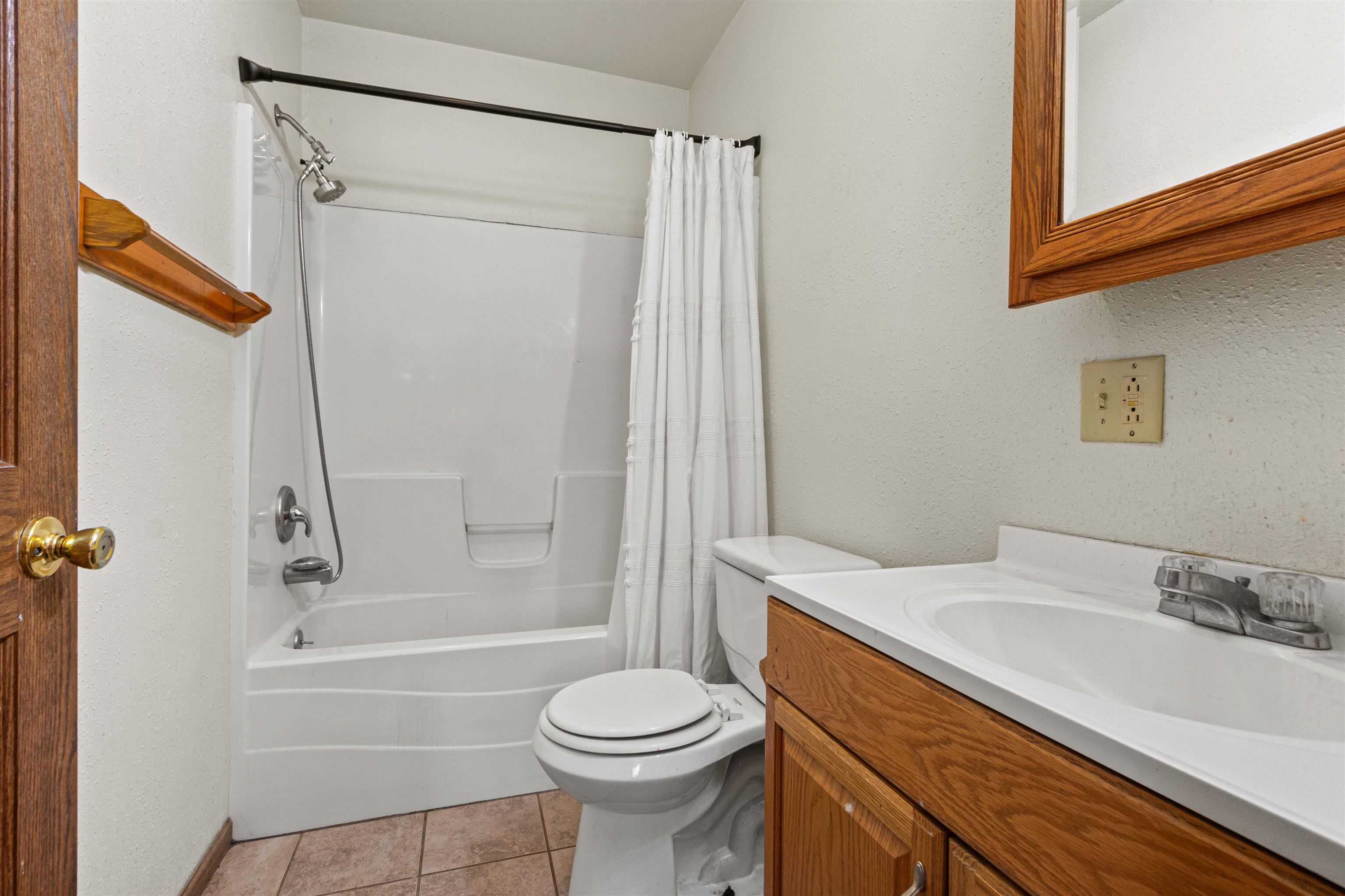 990 2ND AVENUE SOUTH, Wisconsin Rapids, Wisconsin 54495, 3 Bedrooms Bedrooms, ,2 BathroomsBathrooms,Residential,For Sale,990 2ND AVENUE SOUTH,22600355