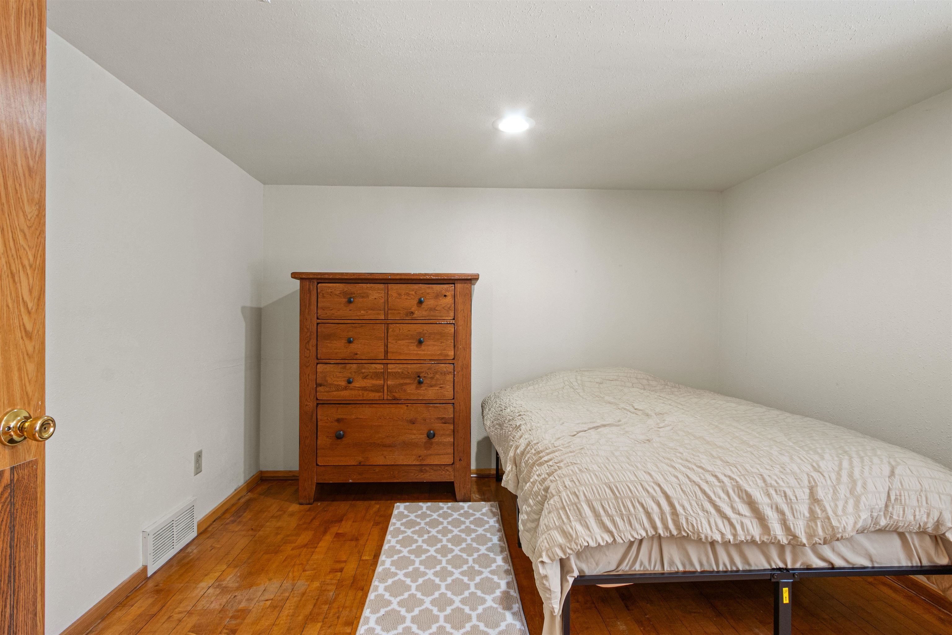 990 2ND AVENUE SOUTH, Wisconsin Rapids, Wisconsin 54495, 3 Bedrooms Bedrooms, ,2 BathroomsBathrooms,Residential,For Sale,990 2ND AVENUE SOUTH,22600355