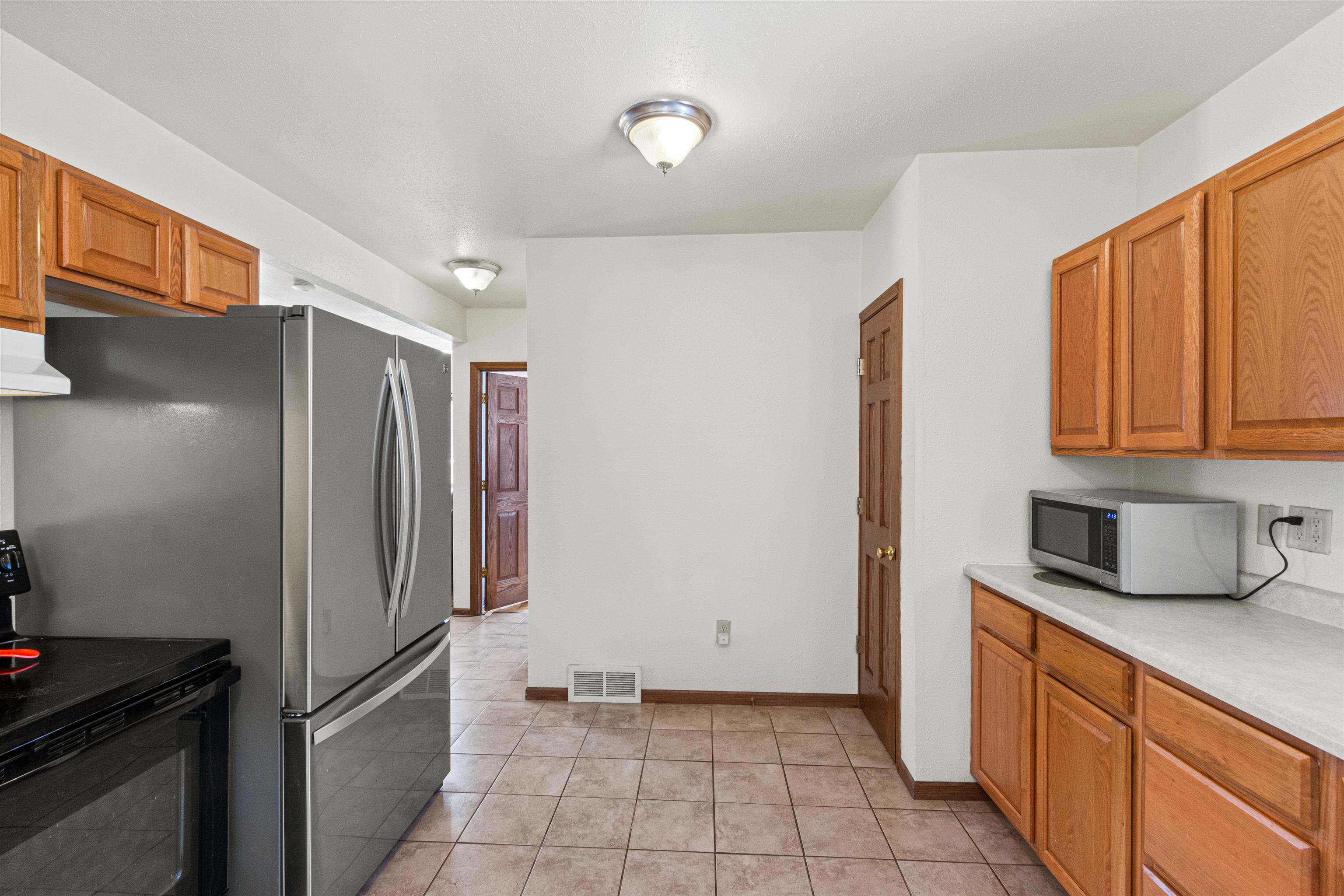 990 2ND AVENUE SOUTH, Wisconsin Rapids, Wisconsin 54495, 3 Bedrooms Bedrooms, ,2 BathroomsBathrooms,Residential,For Sale,990 2ND AVENUE SOUTH,22600355