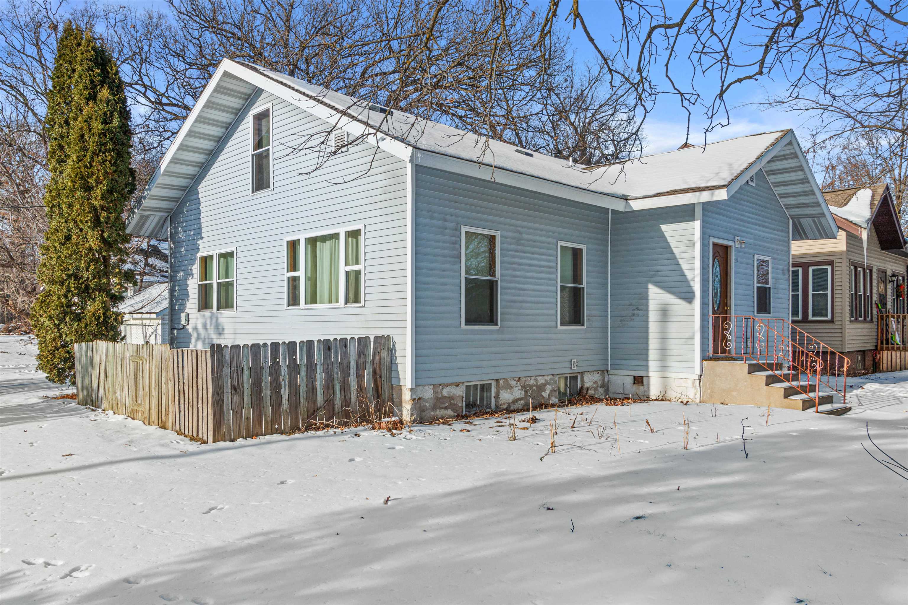 990 2ND AVENUE SOUTH, Wisconsin Rapids, Wisconsin 54495, 3 Bedrooms Bedrooms, ,2 BathroomsBathrooms,Residential,For Sale,990 2ND AVENUE SOUTH,22600355