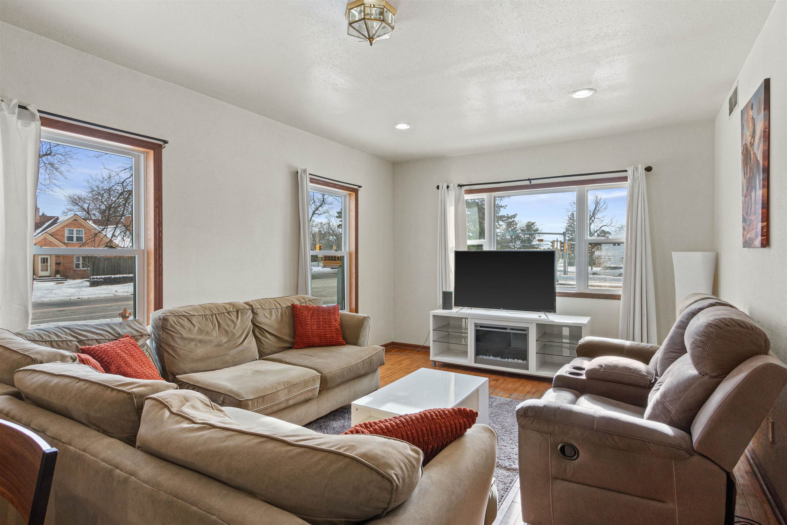 990 2ND AVENUE SOUTH, Wisconsin Rapids, Wisconsin 54495, 3 Bedrooms Bedrooms, ,2 BathroomsBathrooms,Residential,For Sale,990 2ND AVENUE SOUTH,22600355